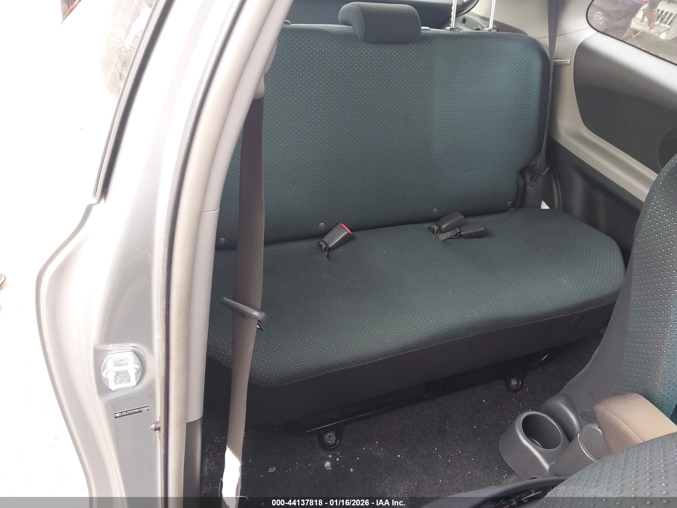 TOYOTA YARIS image 8