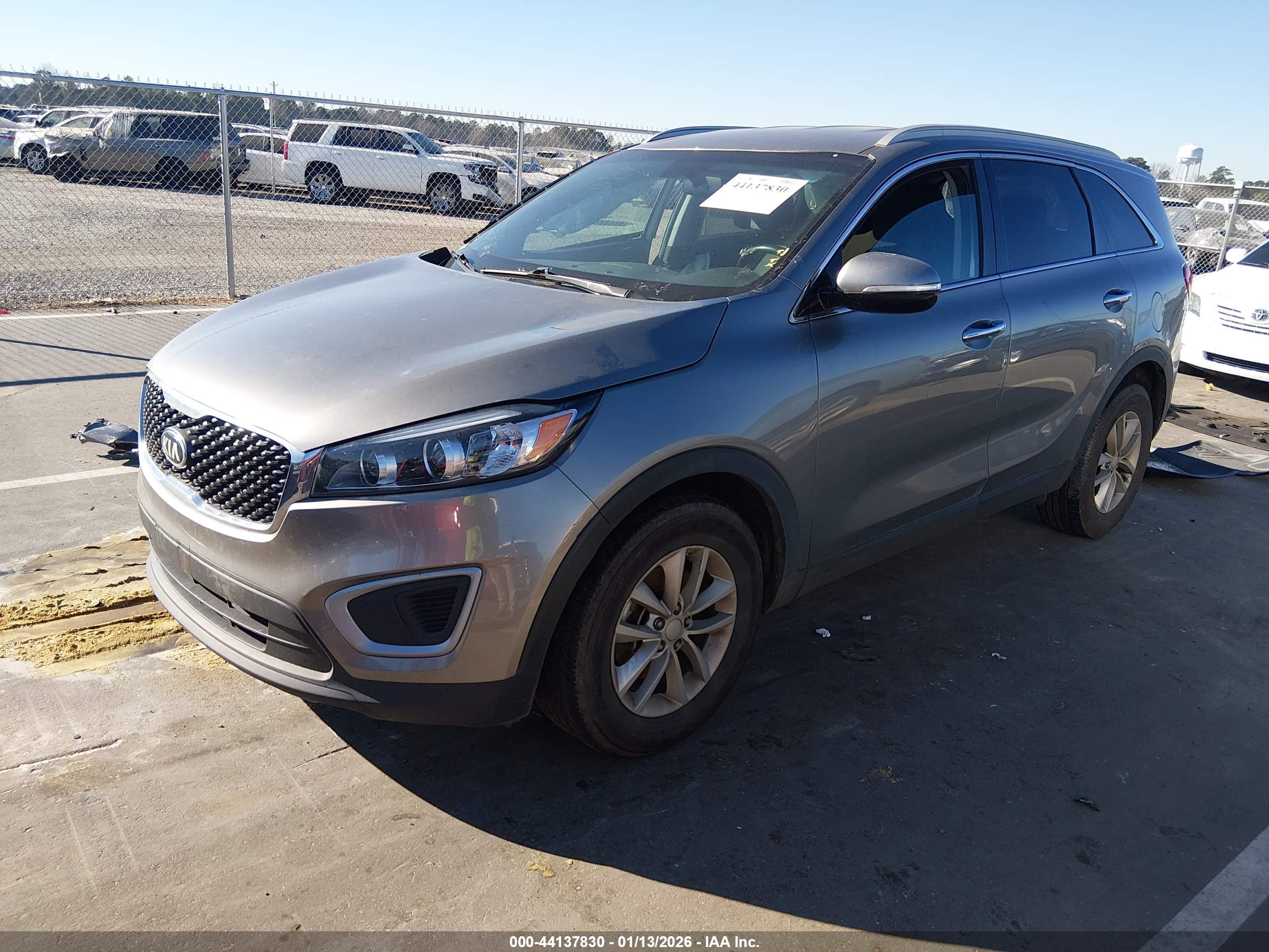 KIA SORENTO image 2