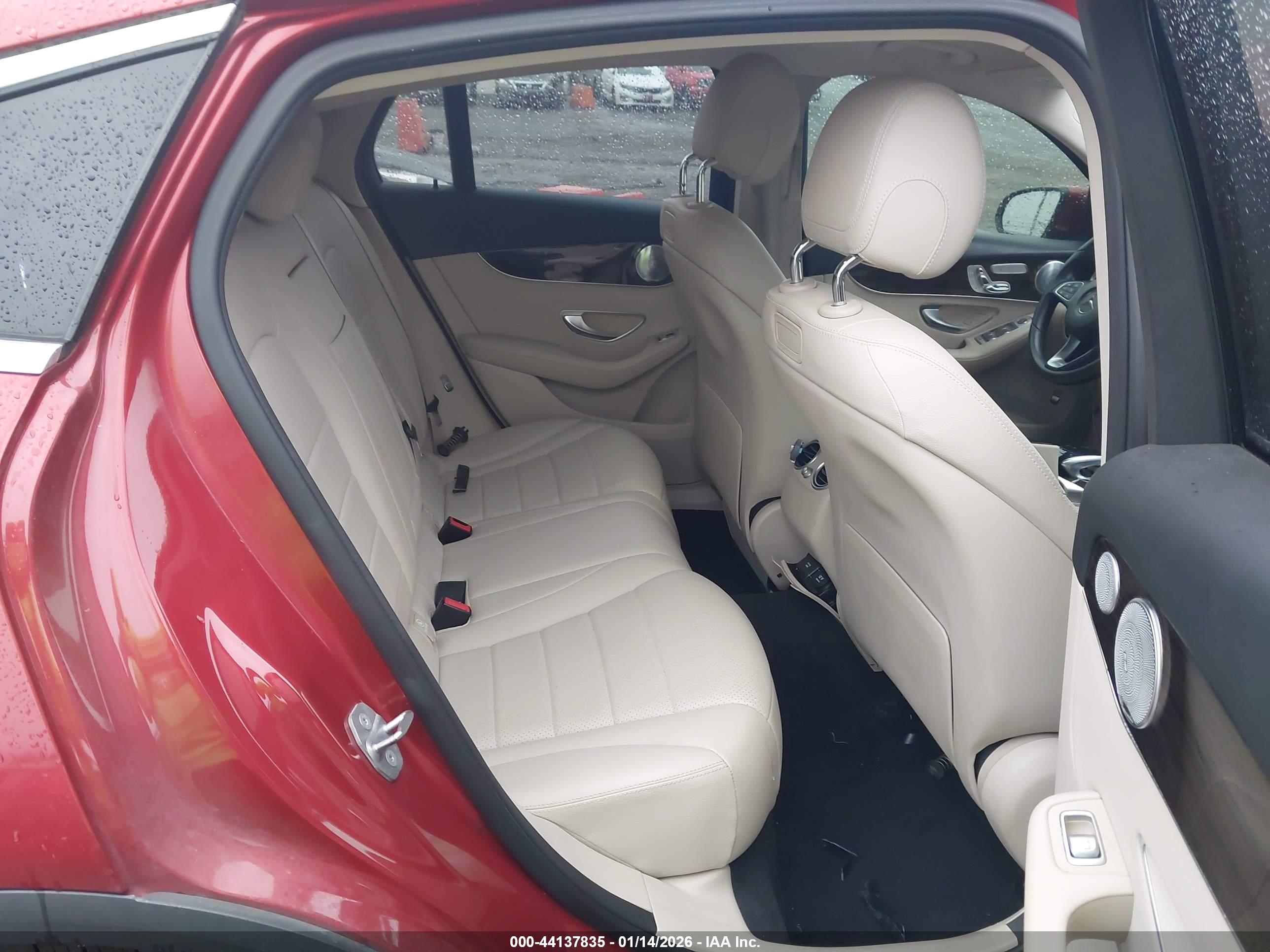 MERCEDES-BENZ GLC image 8