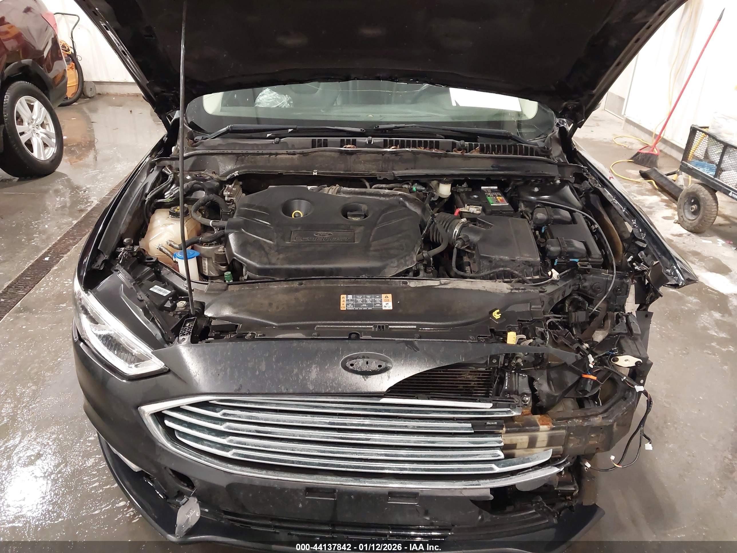 FORD FUSION image 10