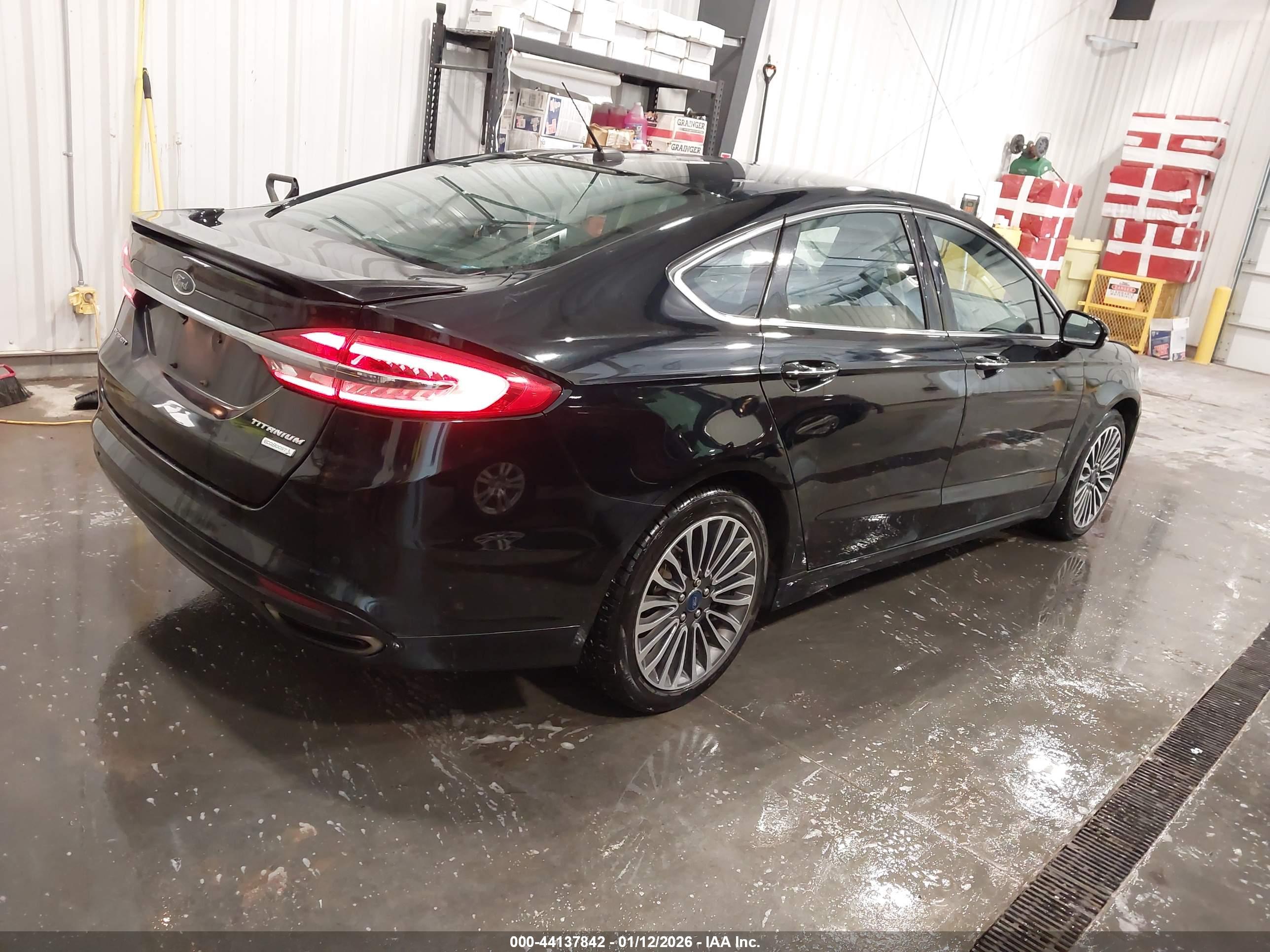 FORD FUSION image 4
