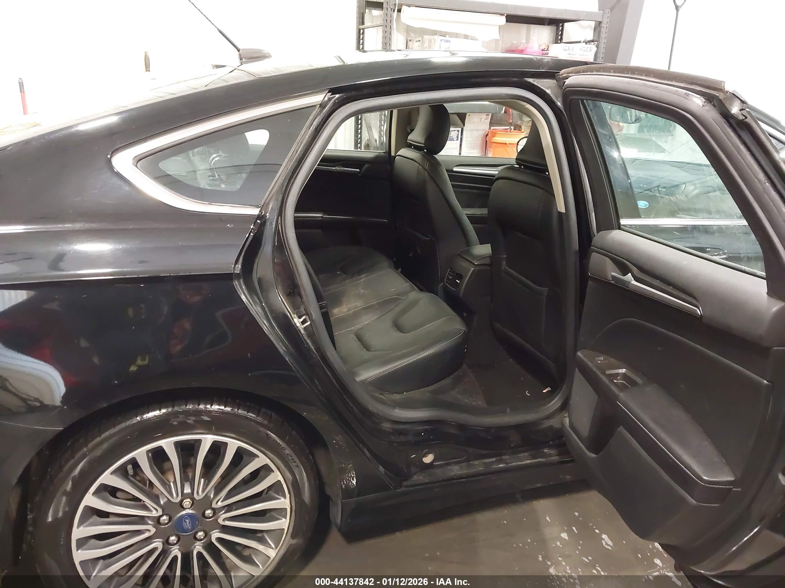 FORD FUSION image 8