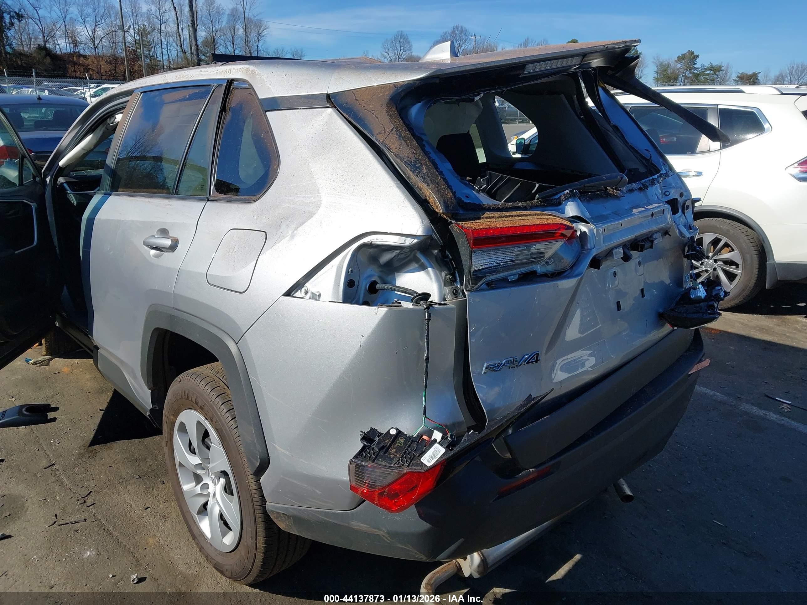 TOYOTA RAV4 image 6