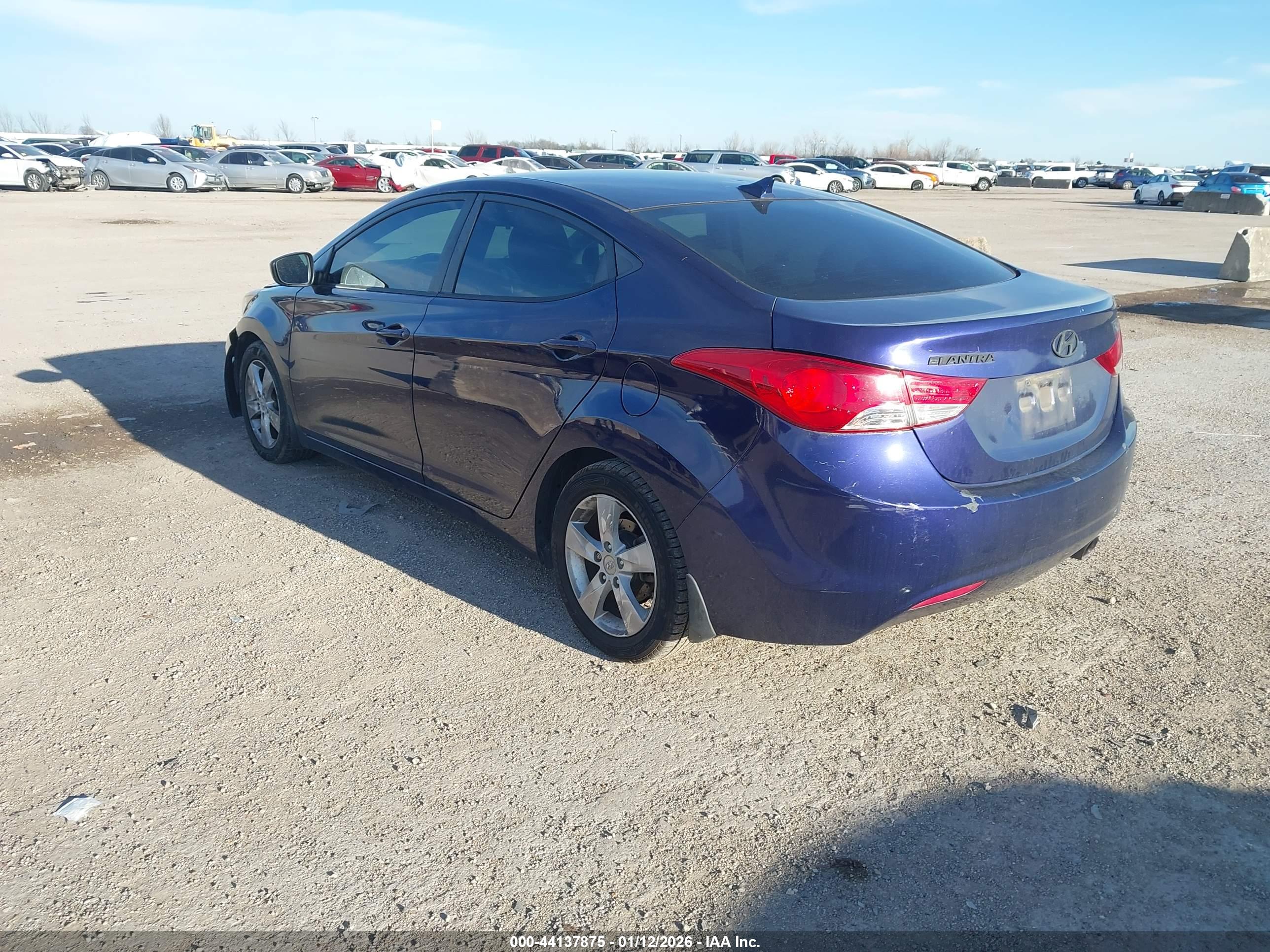 HYUNDAI ELANTRA image 3