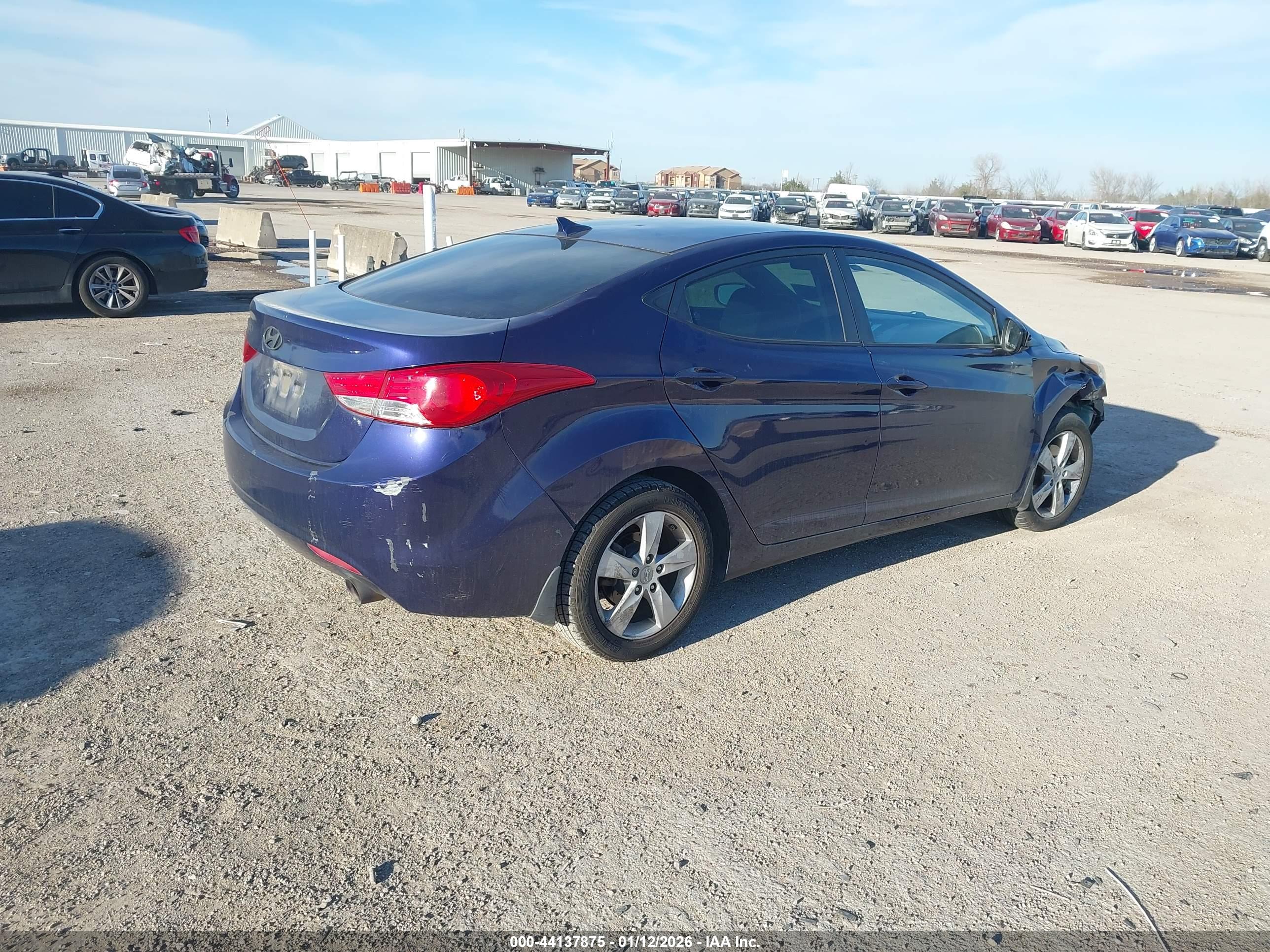 HYUNDAI ELANTRA image 4