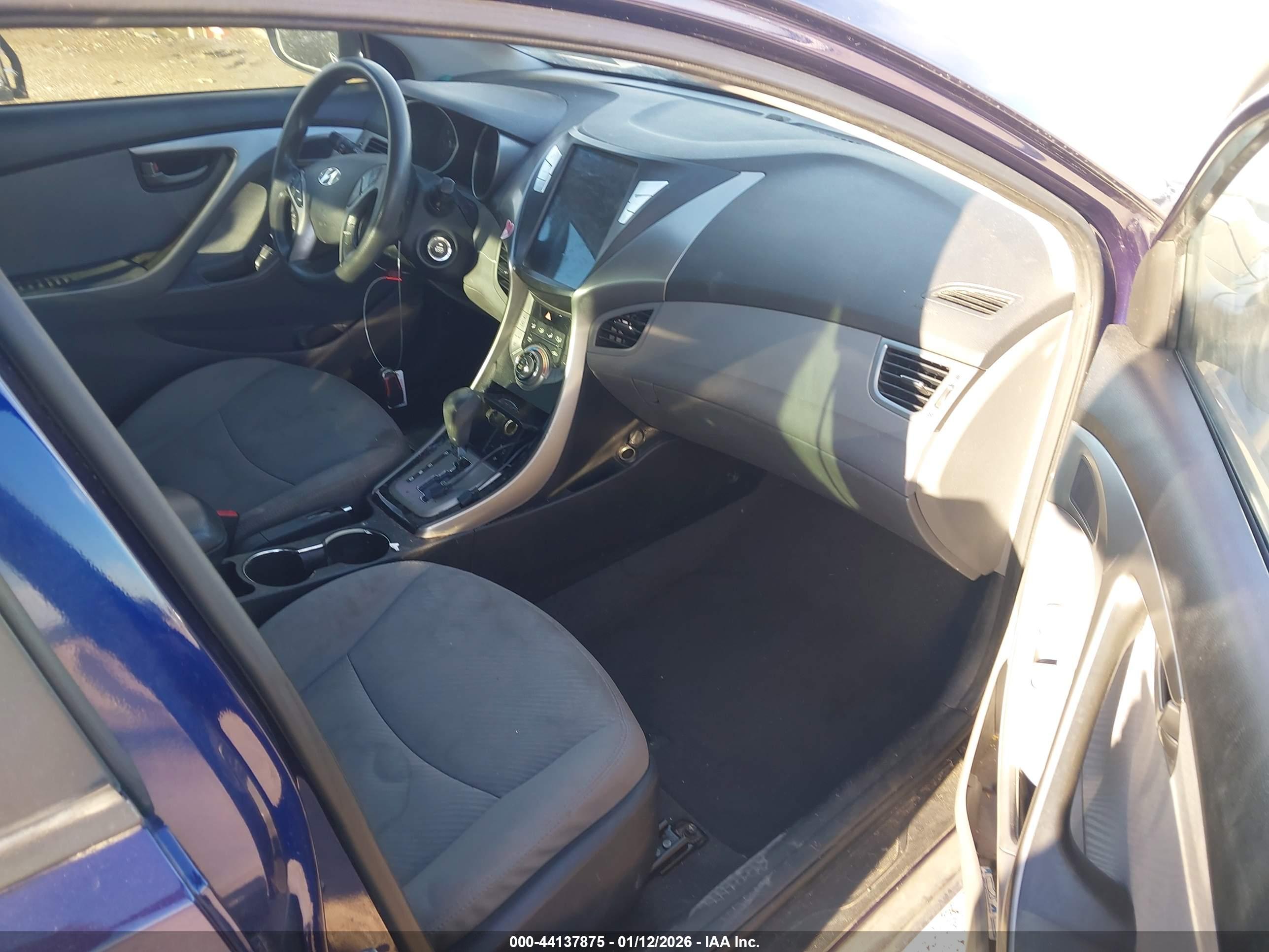 HYUNDAI ELANTRA image 5