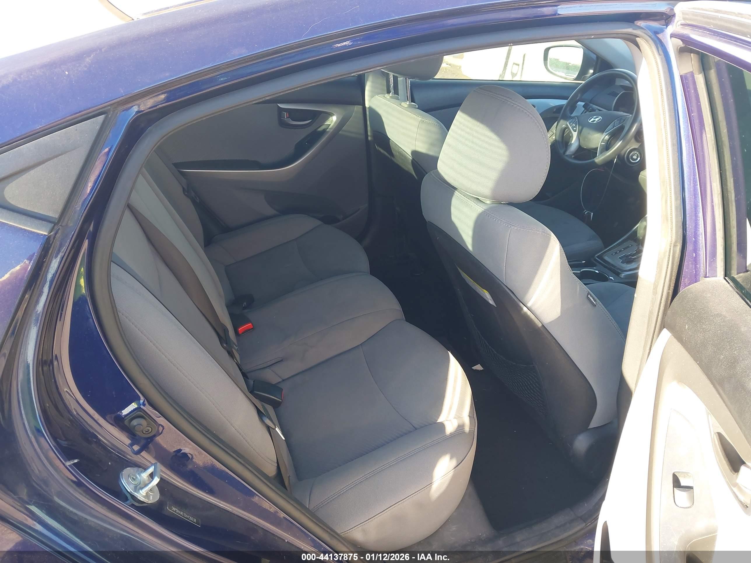 HYUNDAI ELANTRA image 8