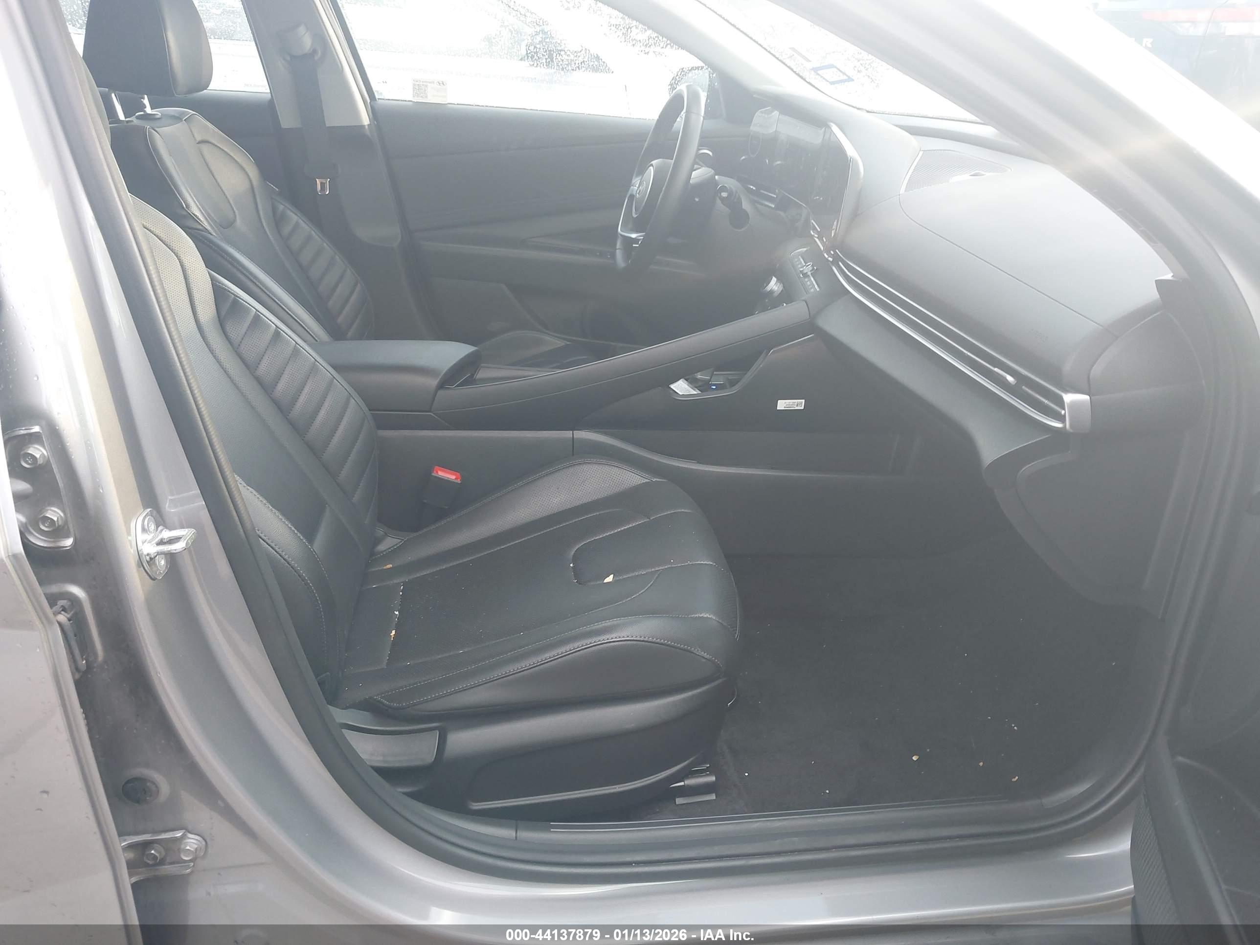HYUNDAI ELANTRA image 5