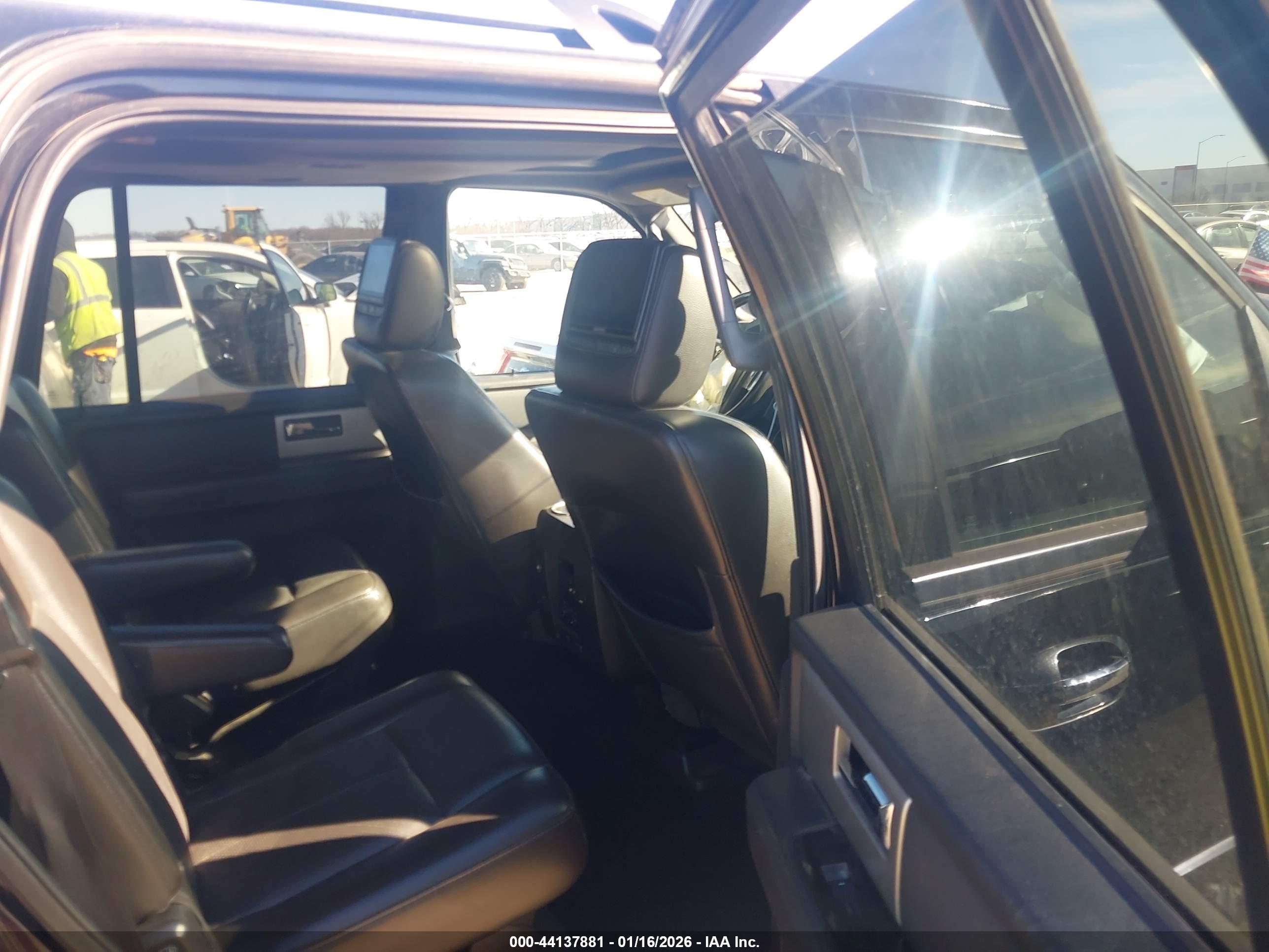 FORD EXPEDITION image 8