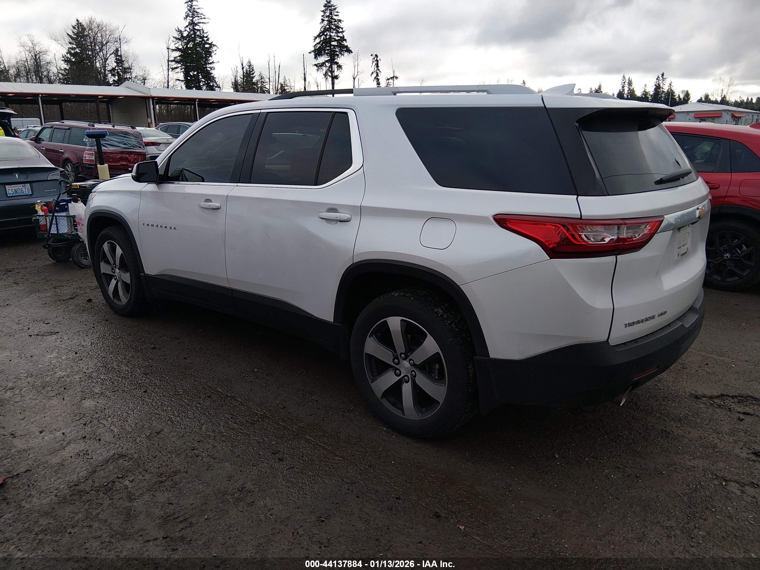 CHEVROLET TRAVERSE image 3