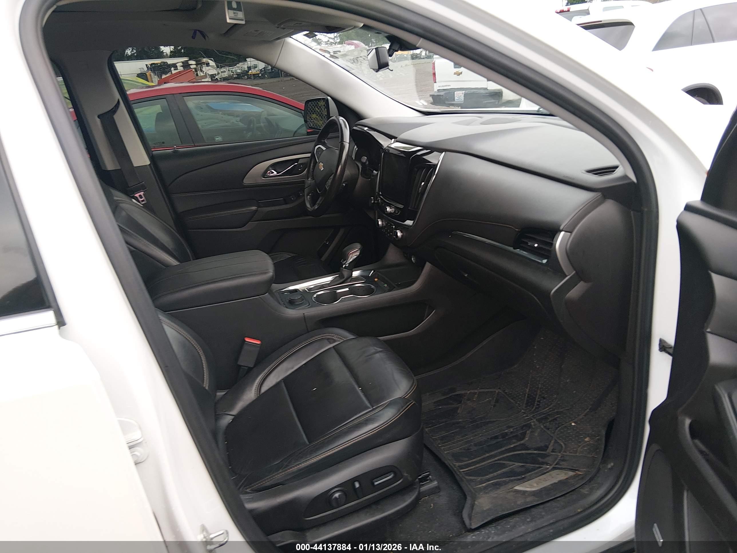 CHEVROLET TRAVERSE image 5
