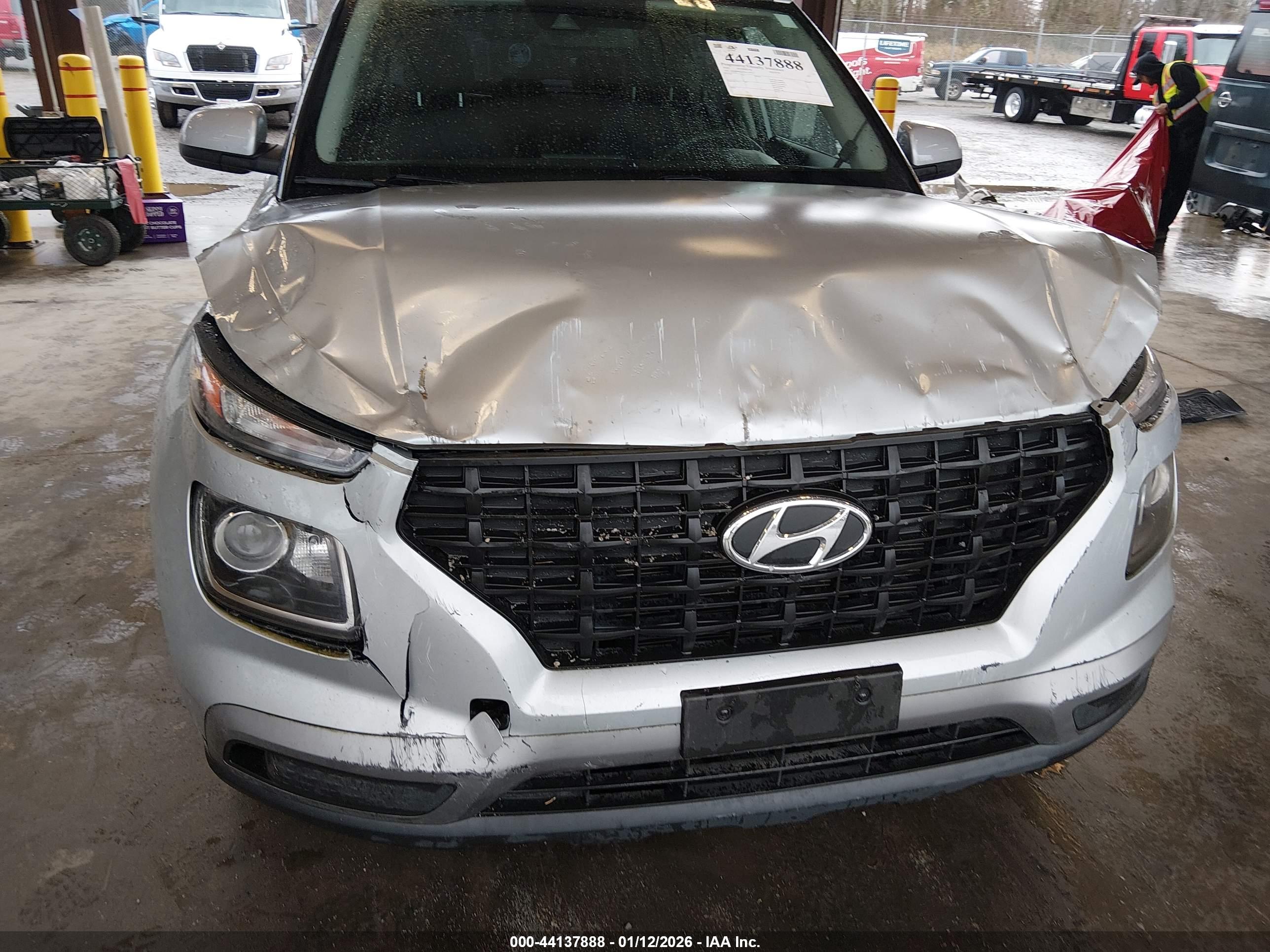 HYUNDAI VENUE image 6