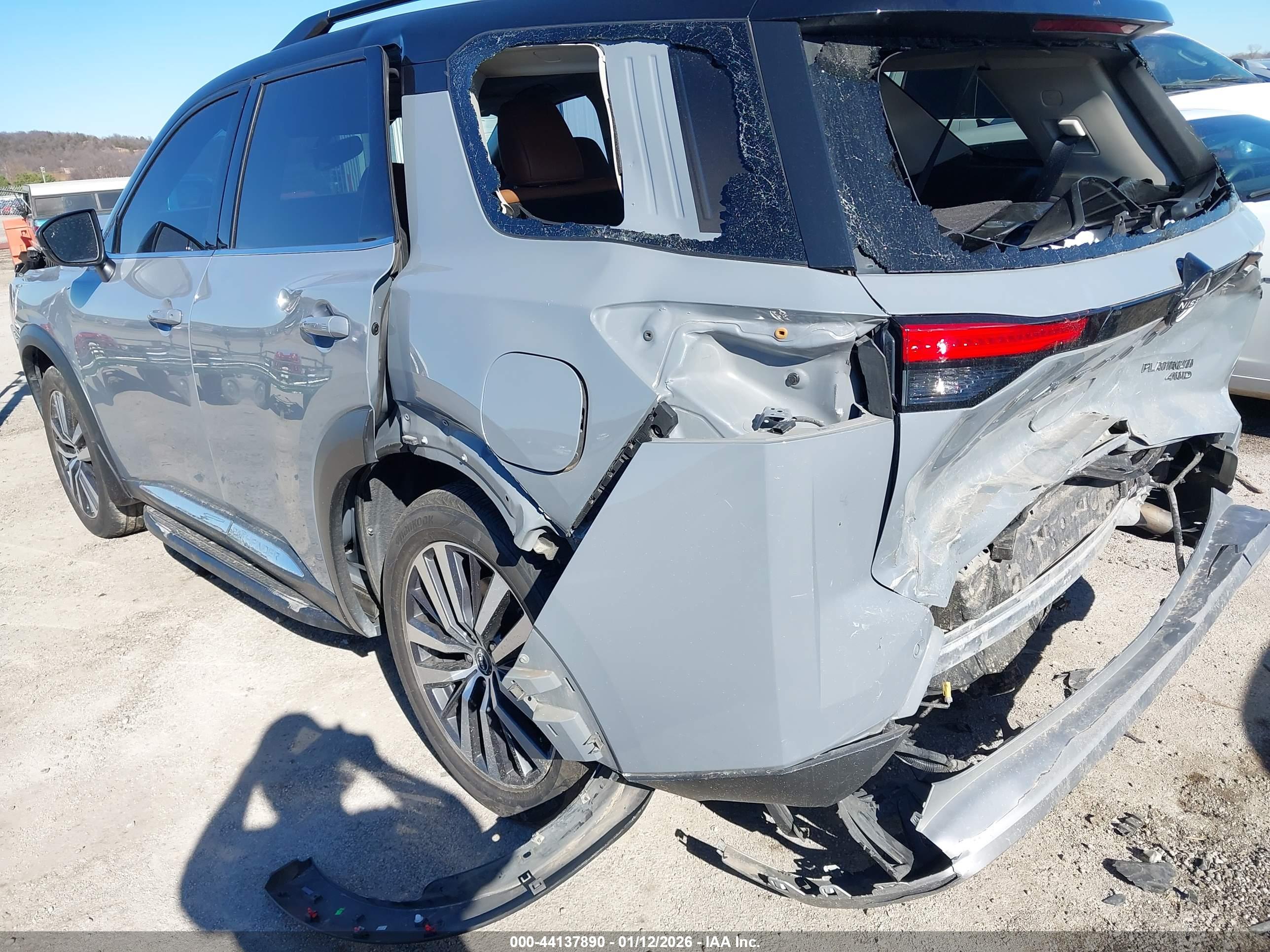 NISSAN PATHFINDER image 3
