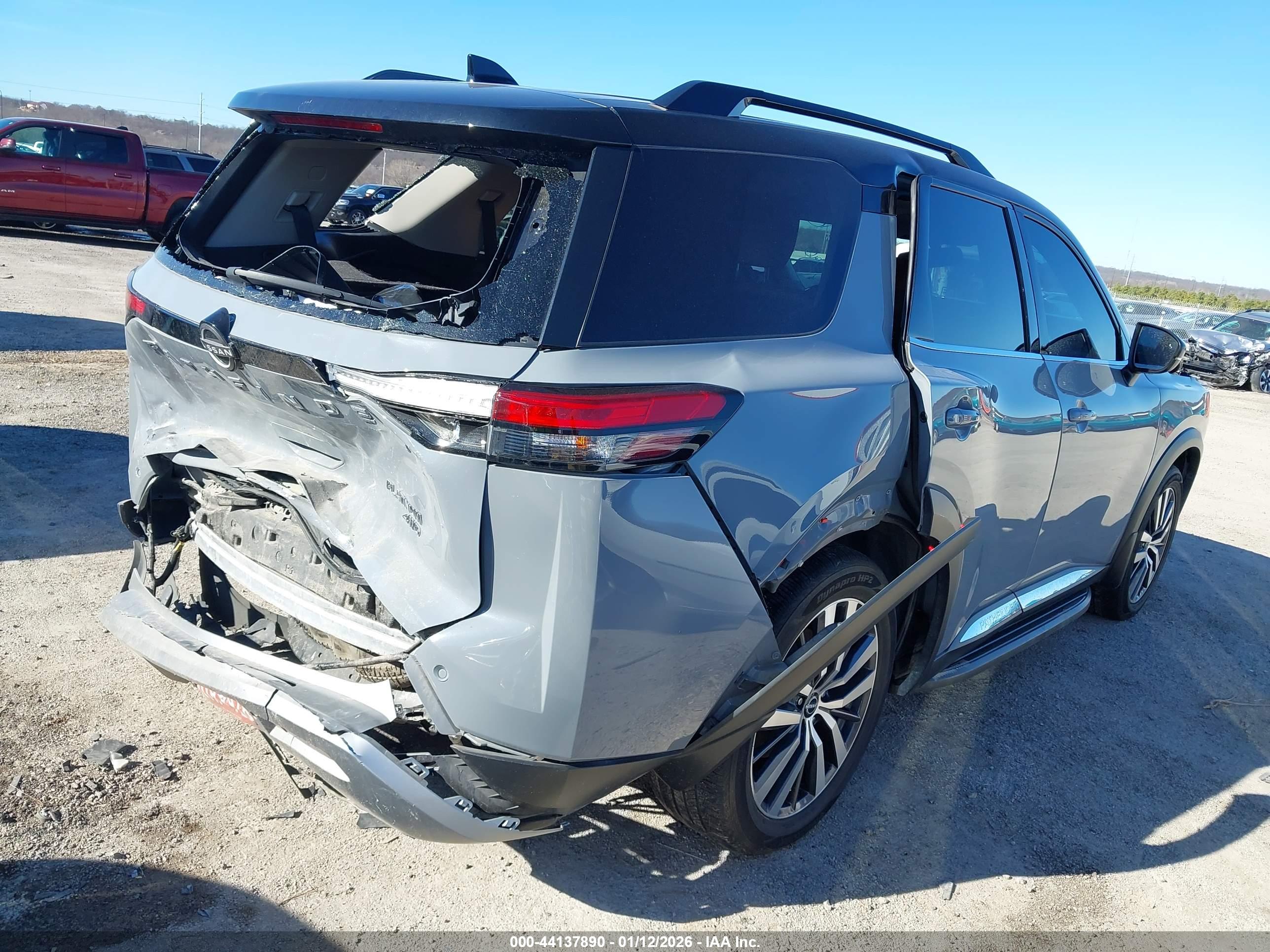 NISSAN PATHFINDER image 4
