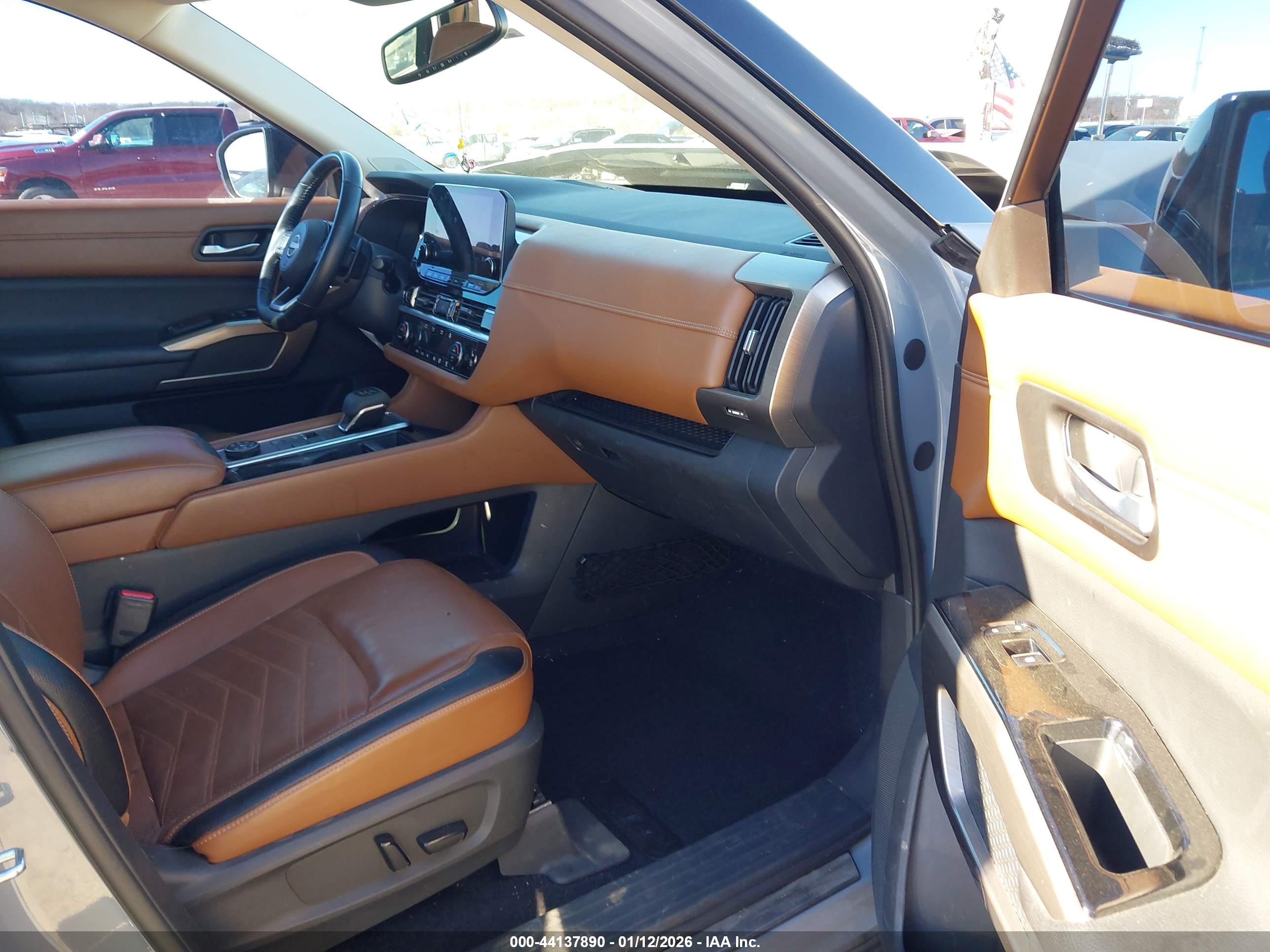 NISSAN PATHFINDER image 5