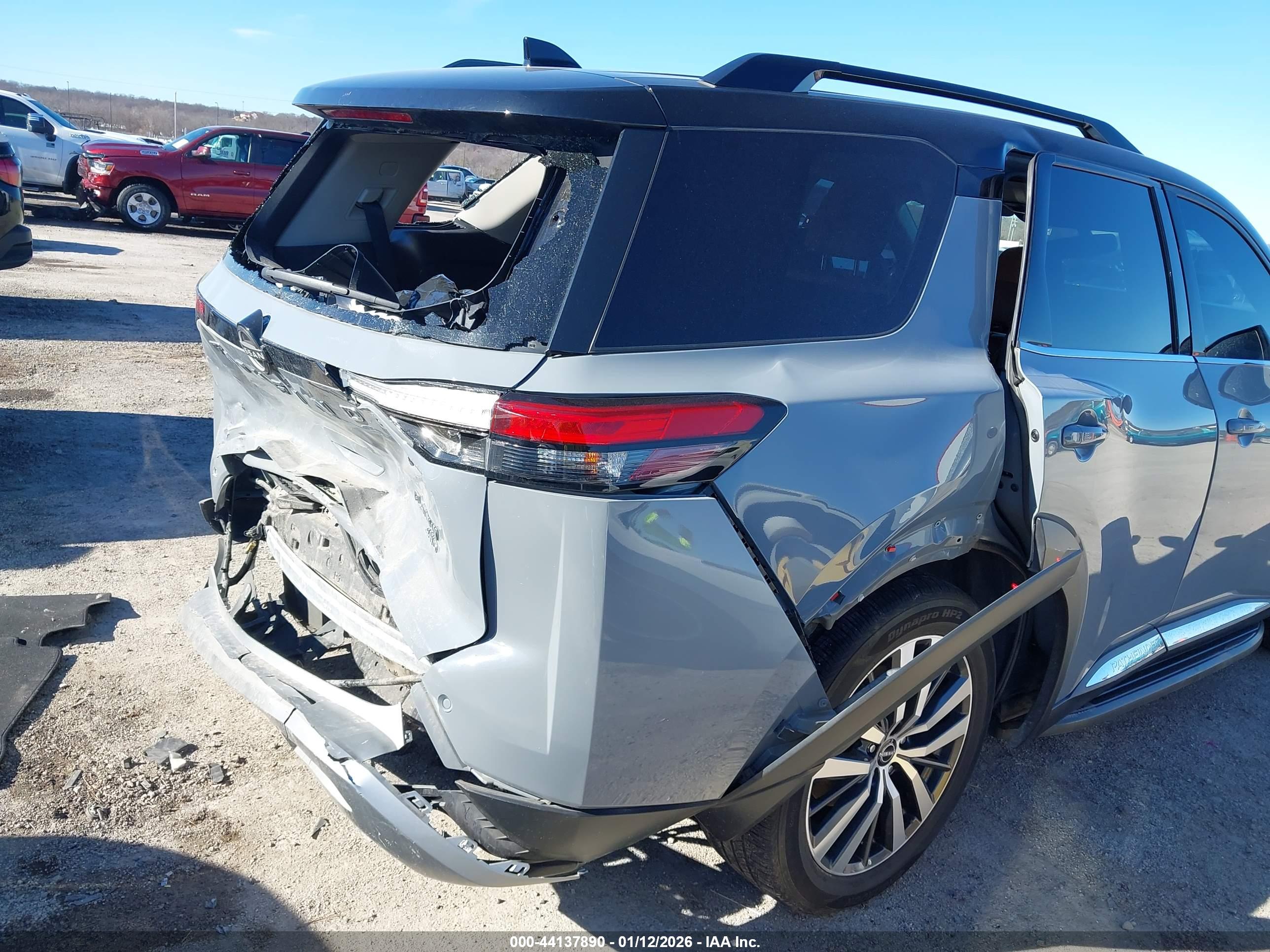 NISSAN PATHFINDER image 6