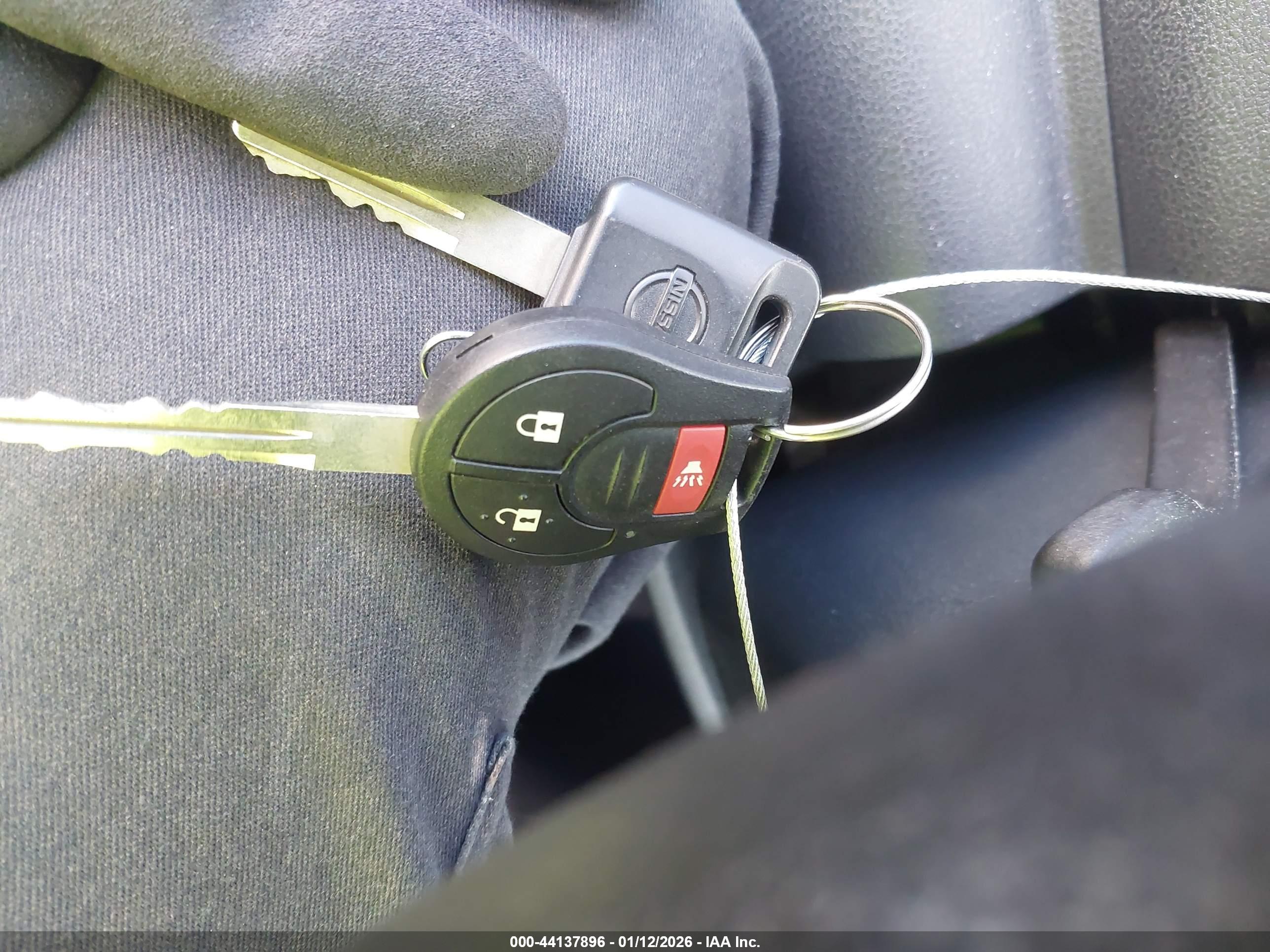 NISSAN VERSA image 11