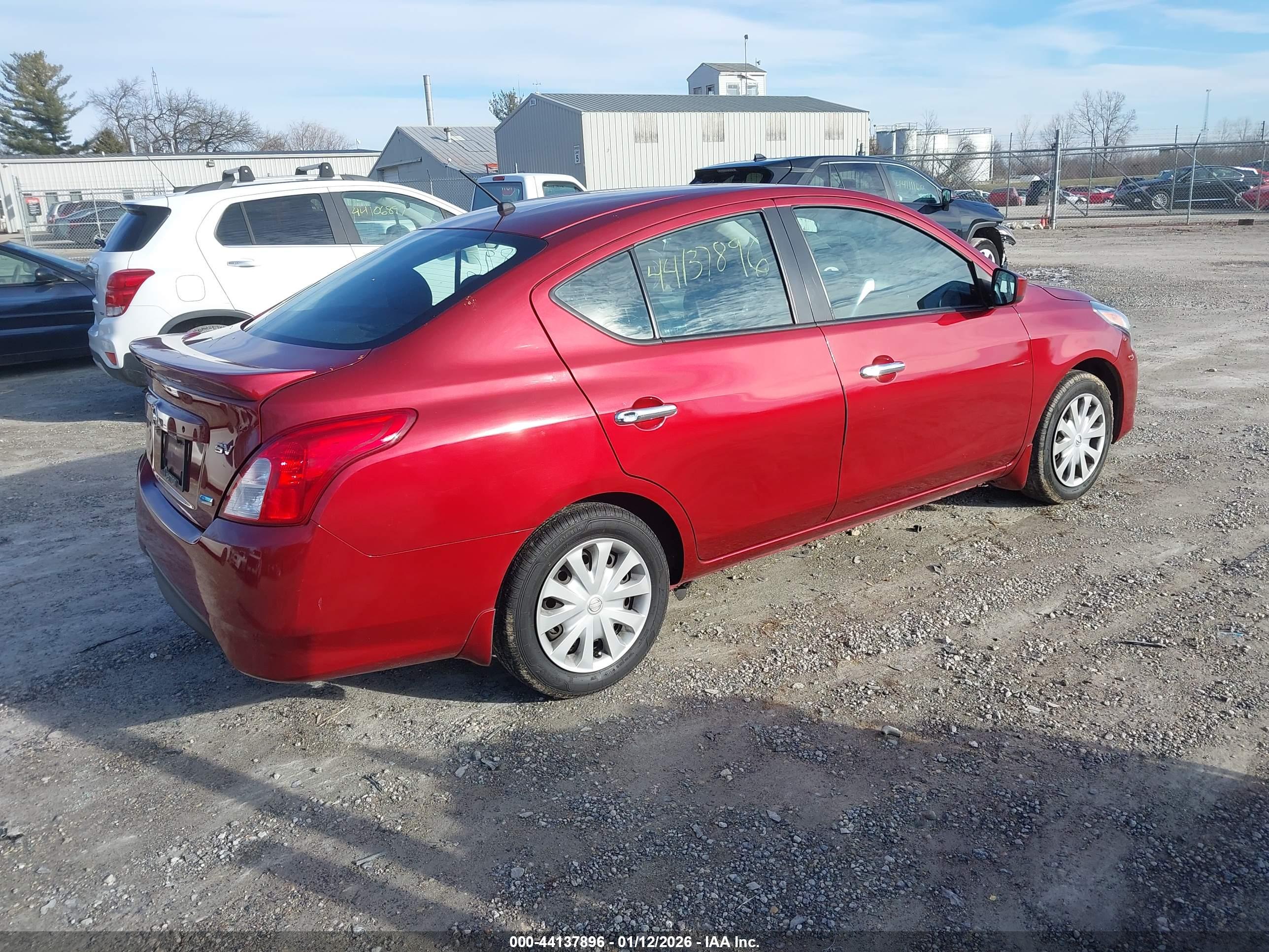 NISSAN VERSA image 4