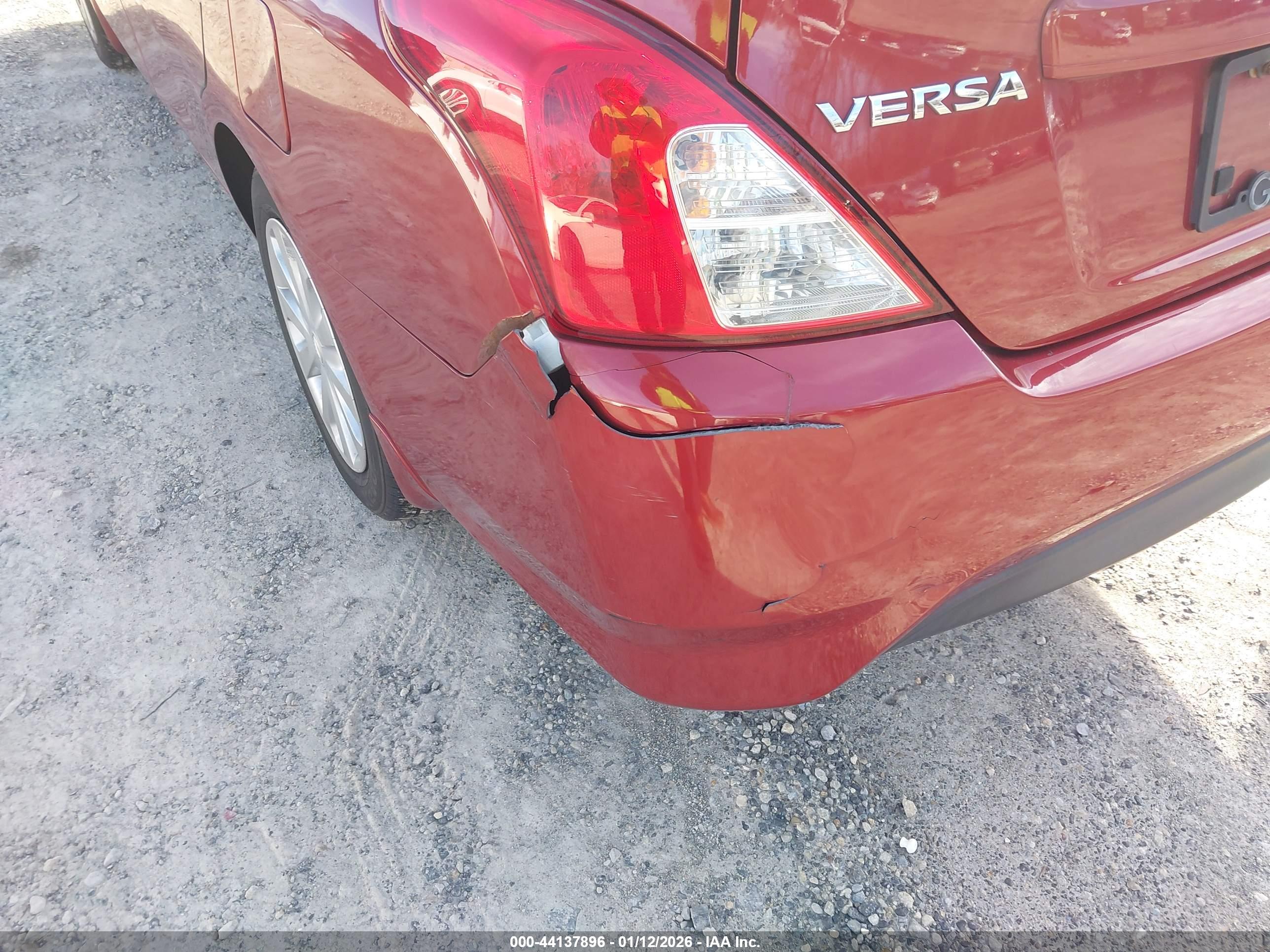 NISSAN VERSA image 6