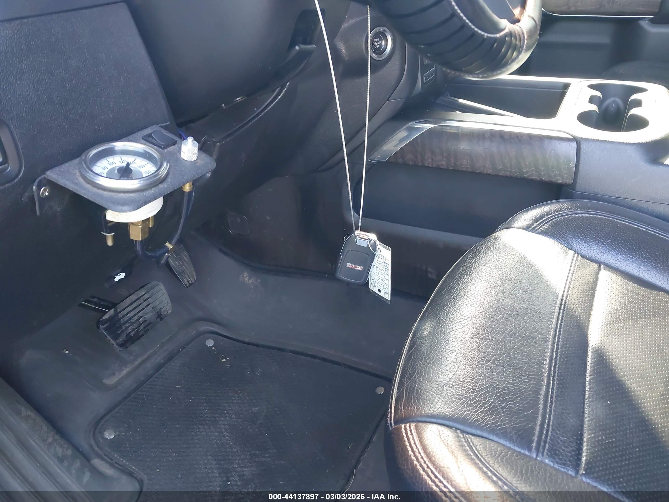 GMC SIERRA image 11