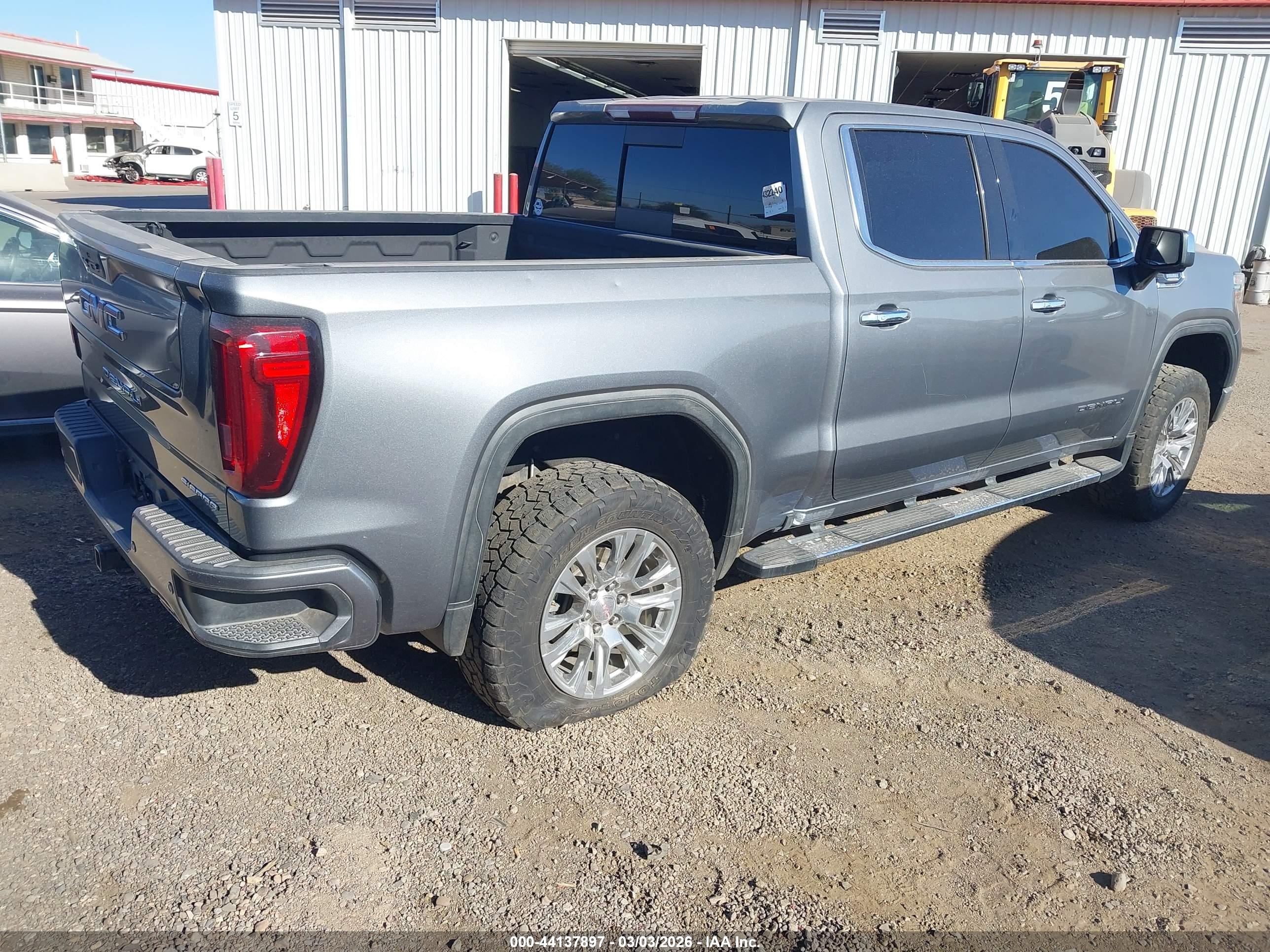 GMC SIERRA image 4