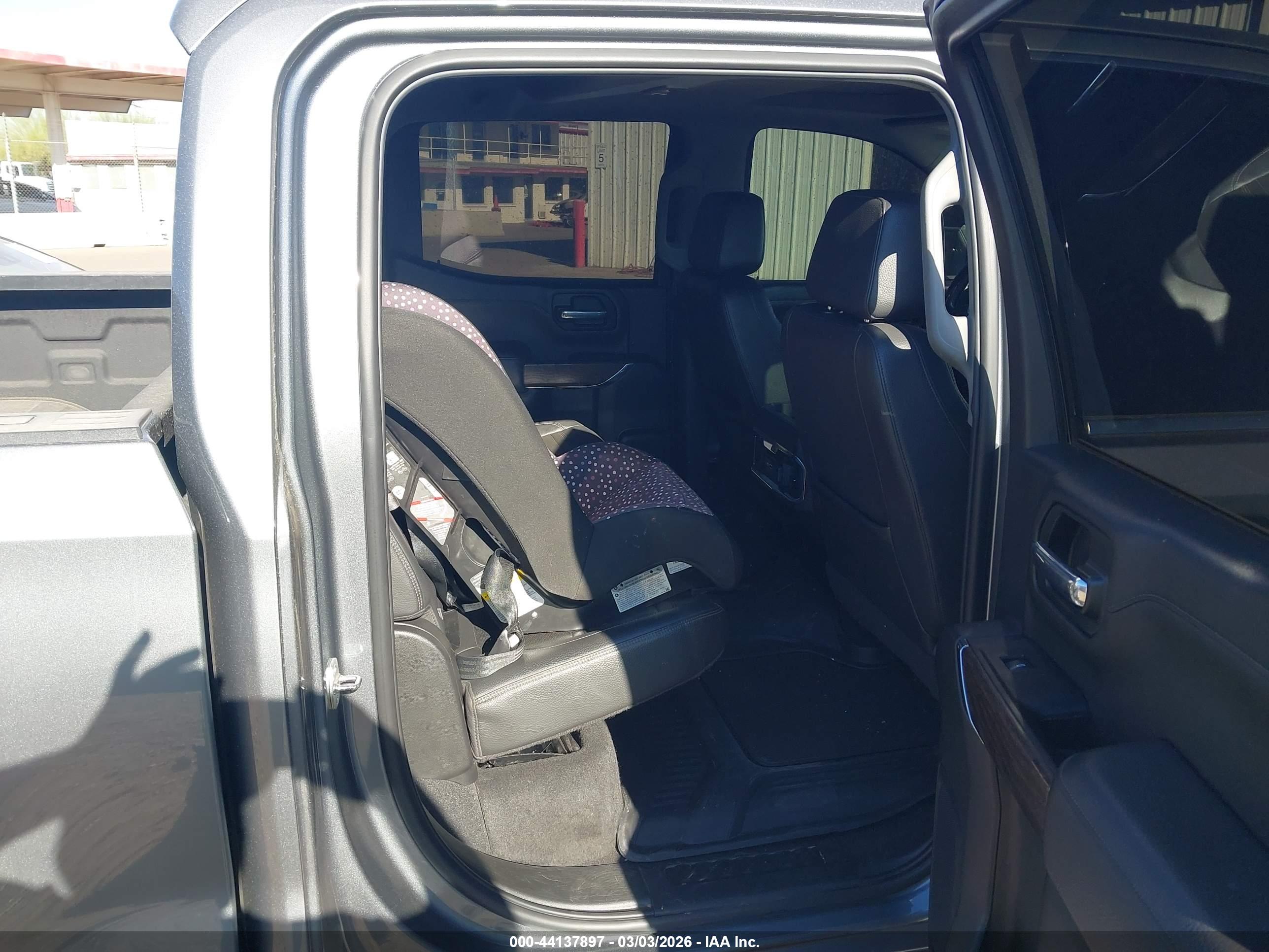 GMC SIERRA image 8