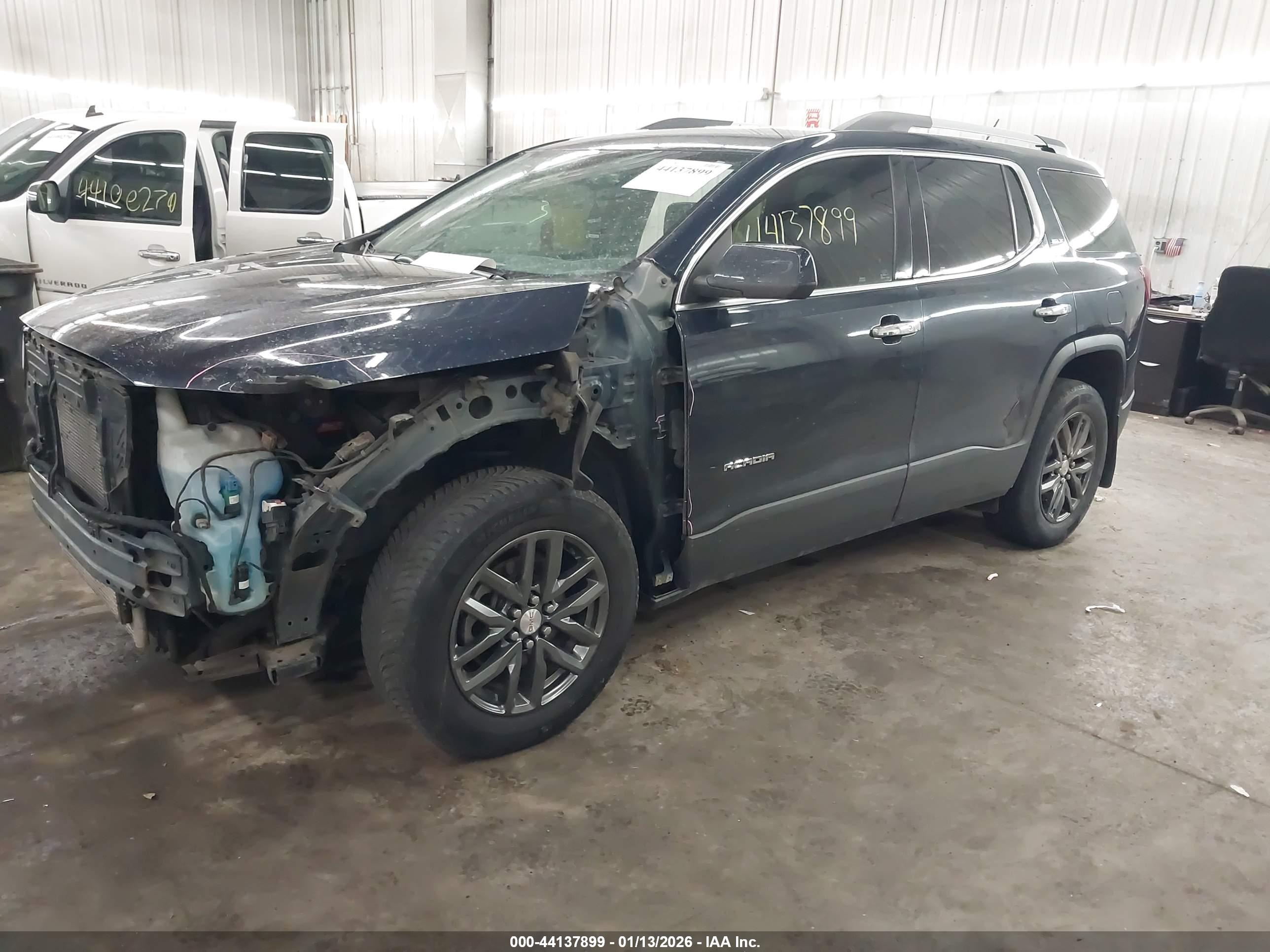 GMC ACADIA image 2
