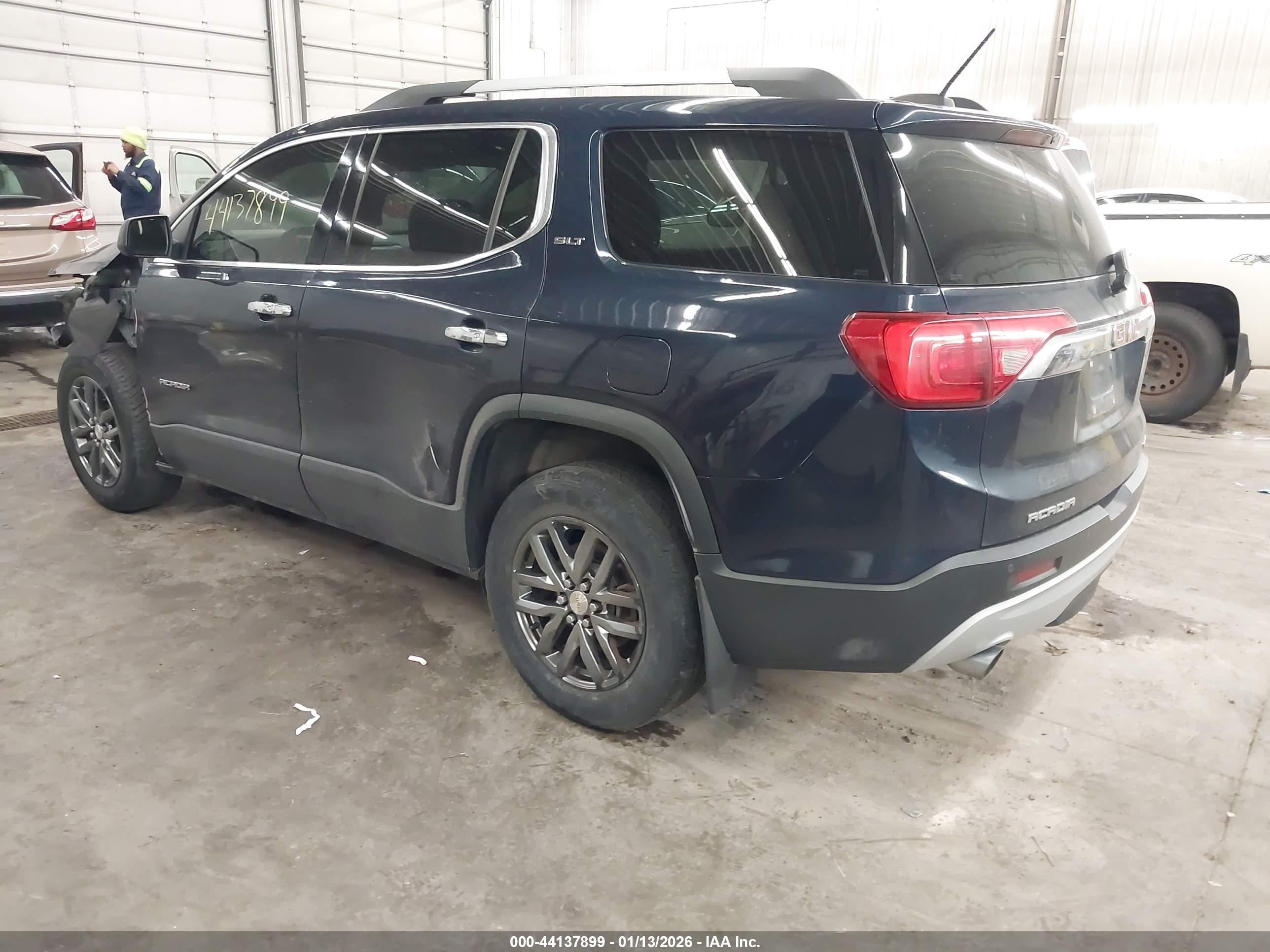 GMC ACADIA image 3