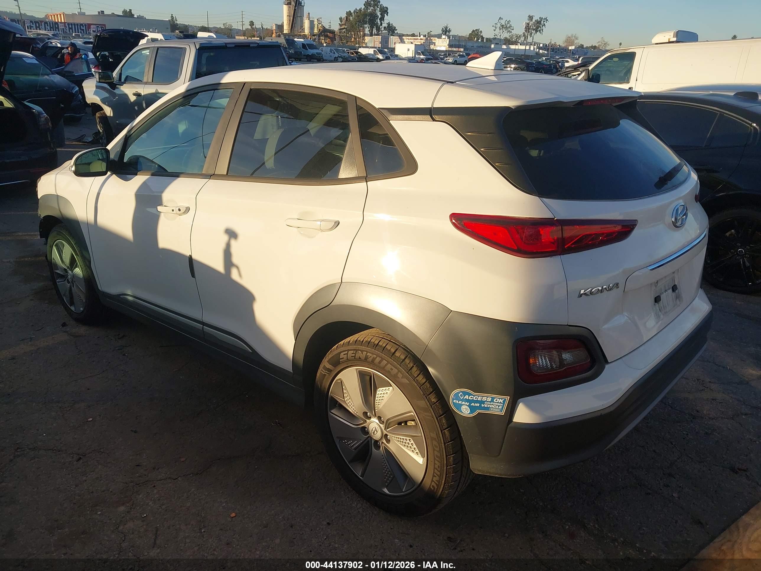HYUNDAI KONA image 3