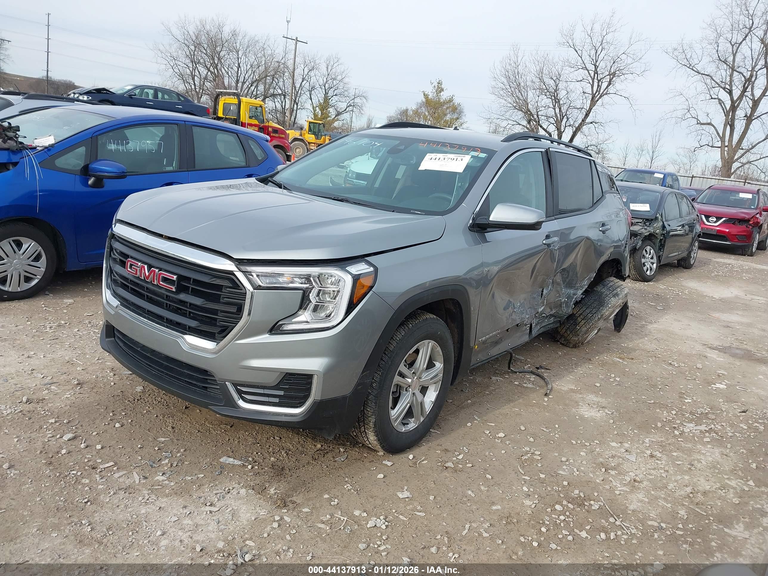 GMC TERRAIN image 2