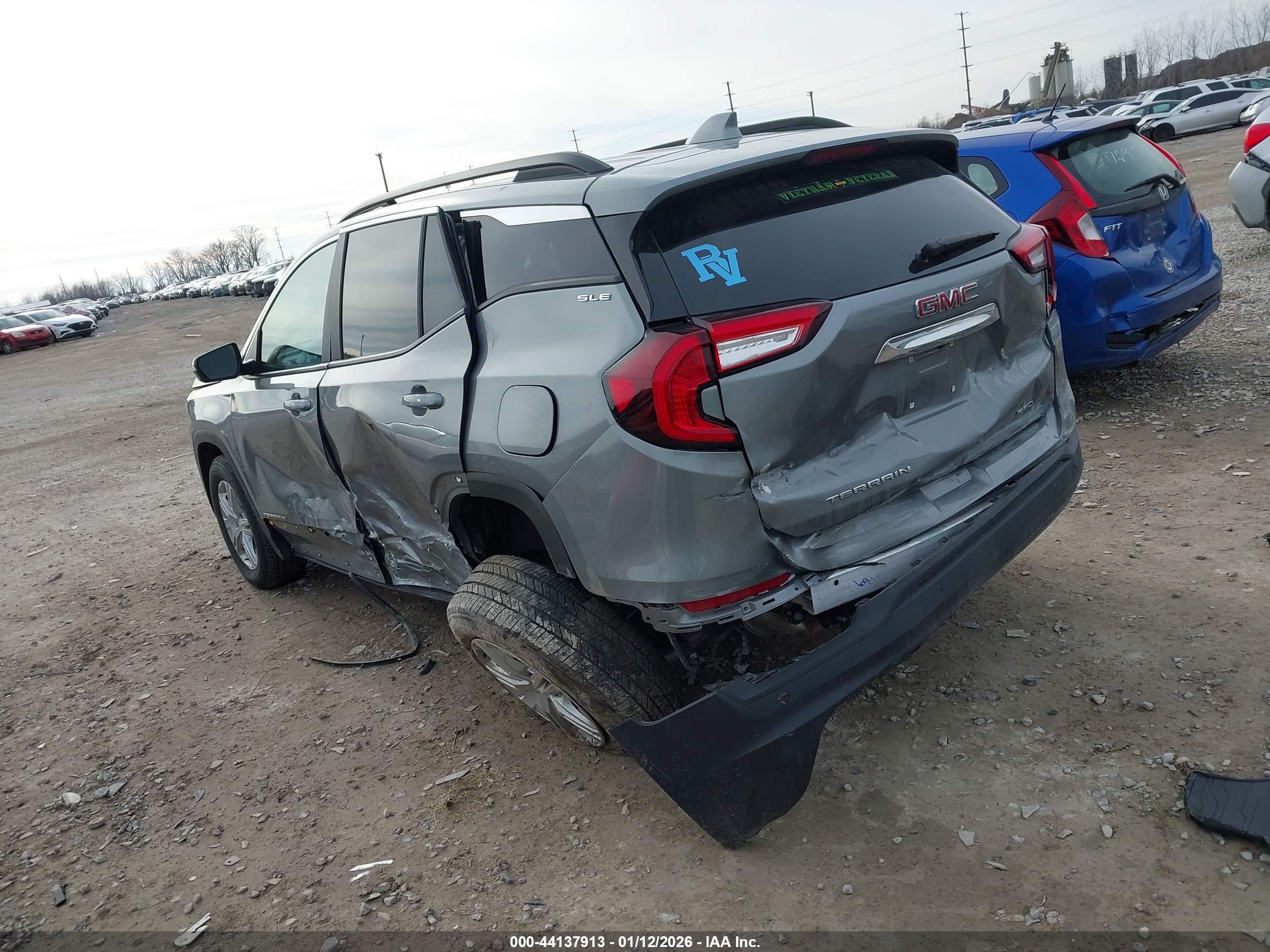 GMC TERRAIN image 3