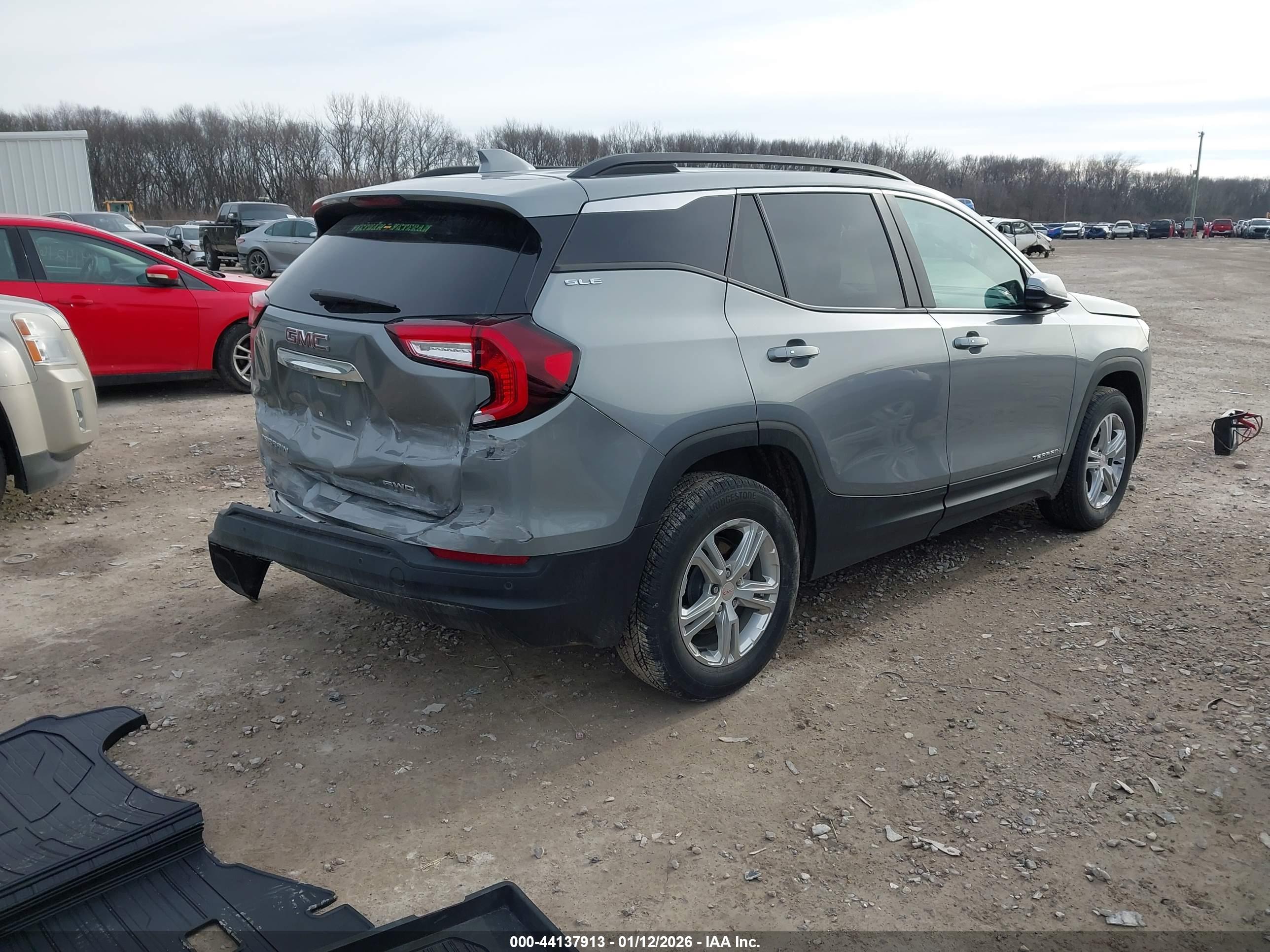 GMC TERRAIN image 4