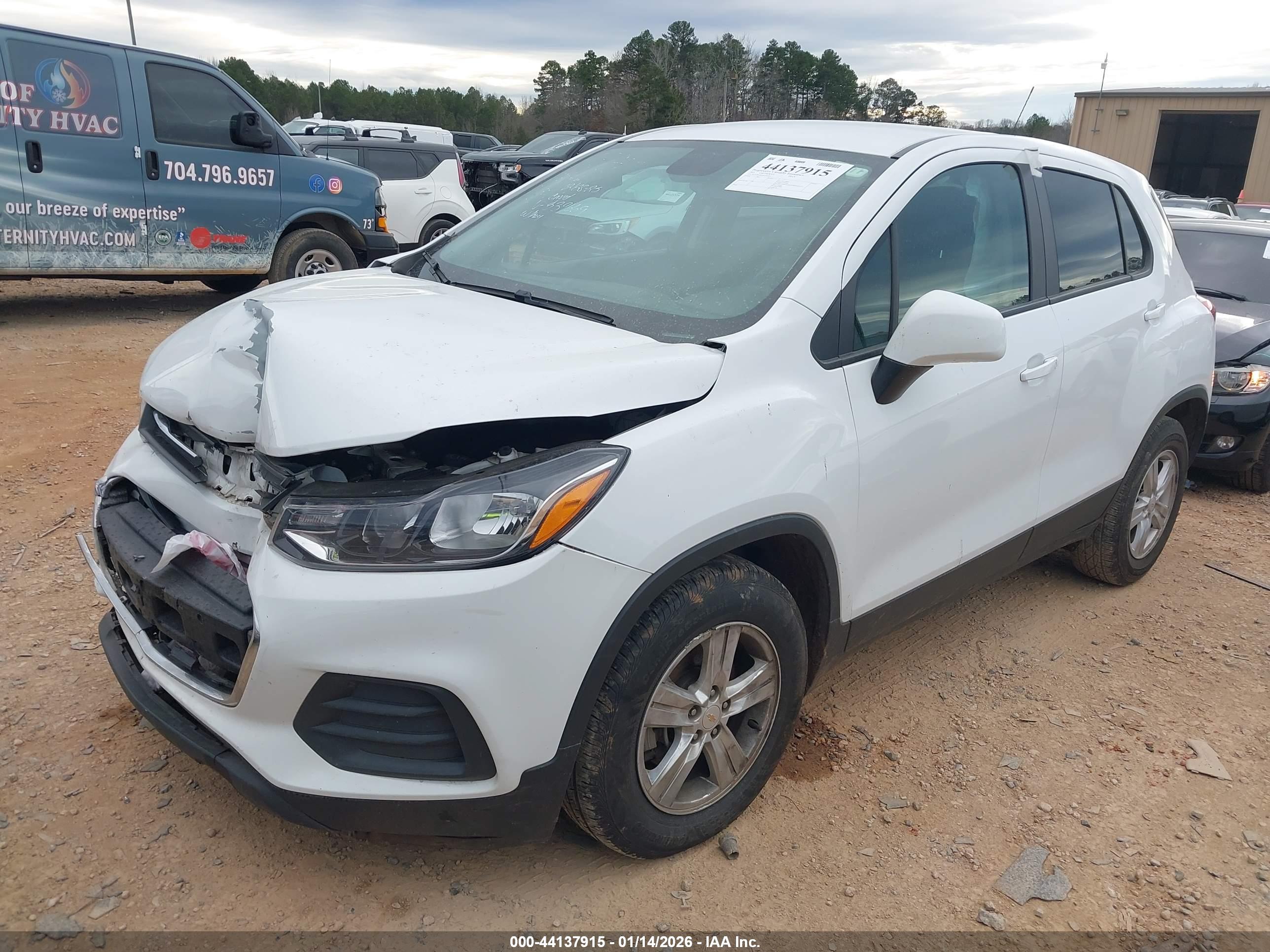 CHEVROLET TRAX image 2