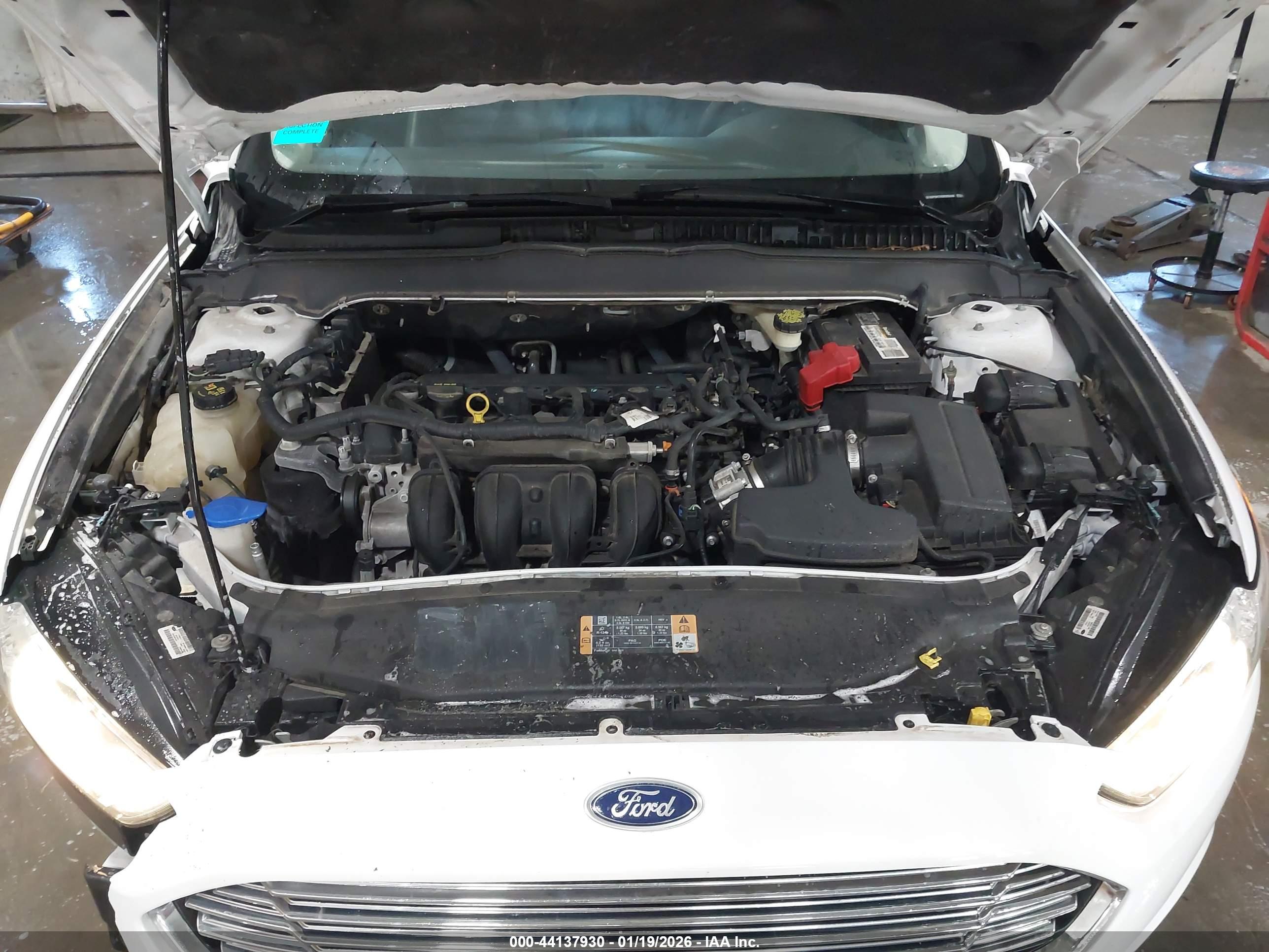 FORD FUSION image 10