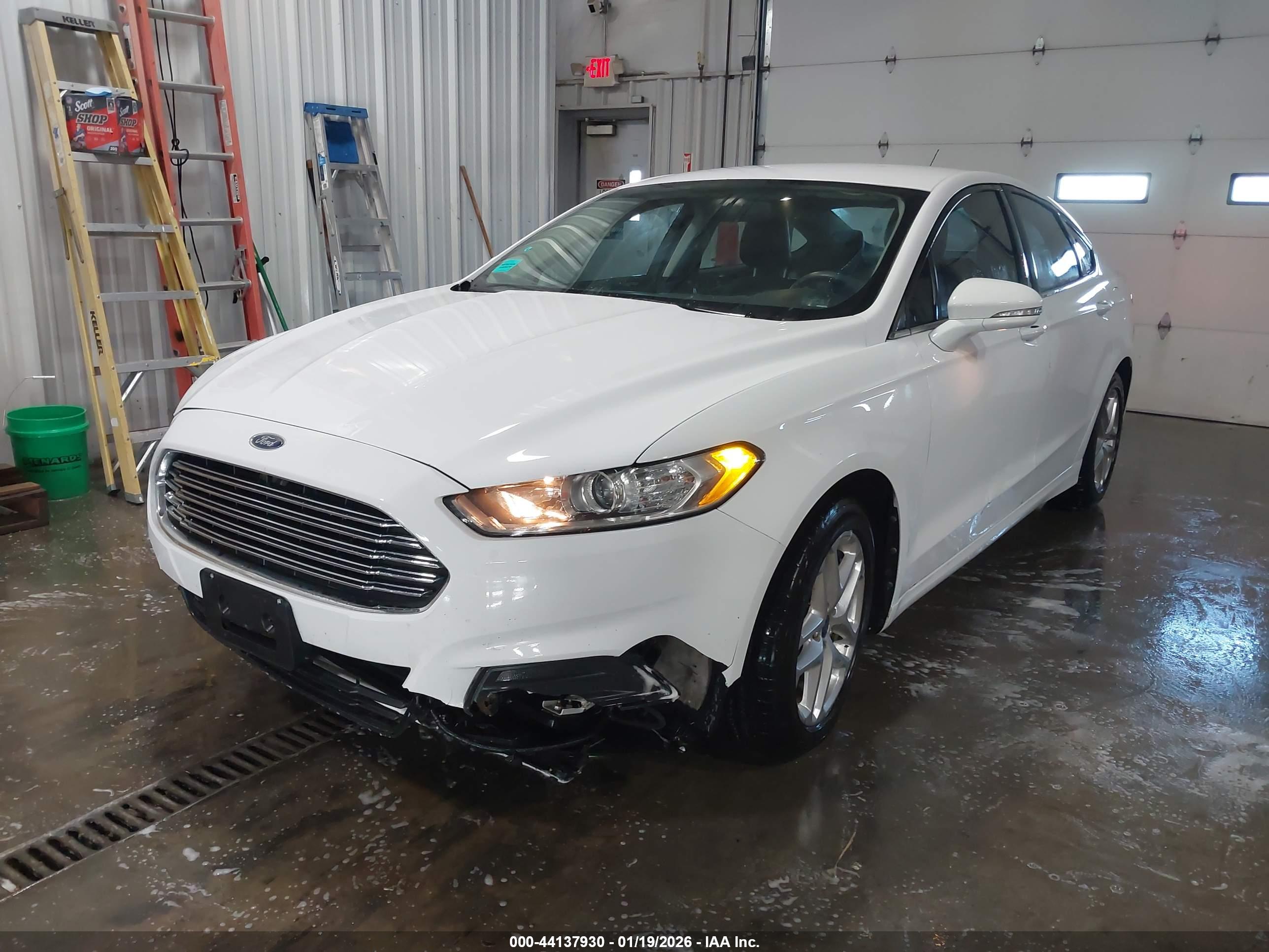 FORD FUSION image 2