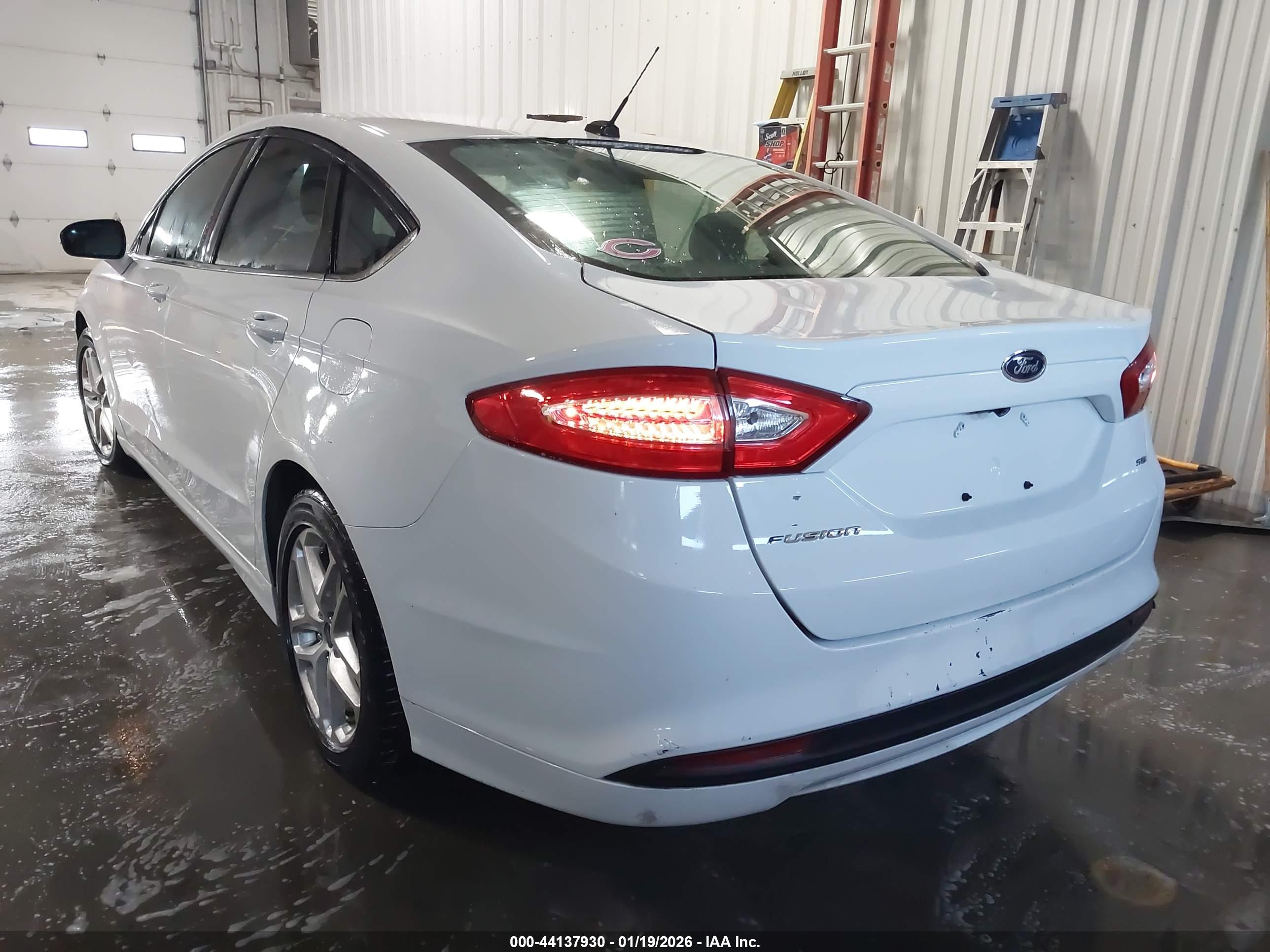 FORD FUSION image 3