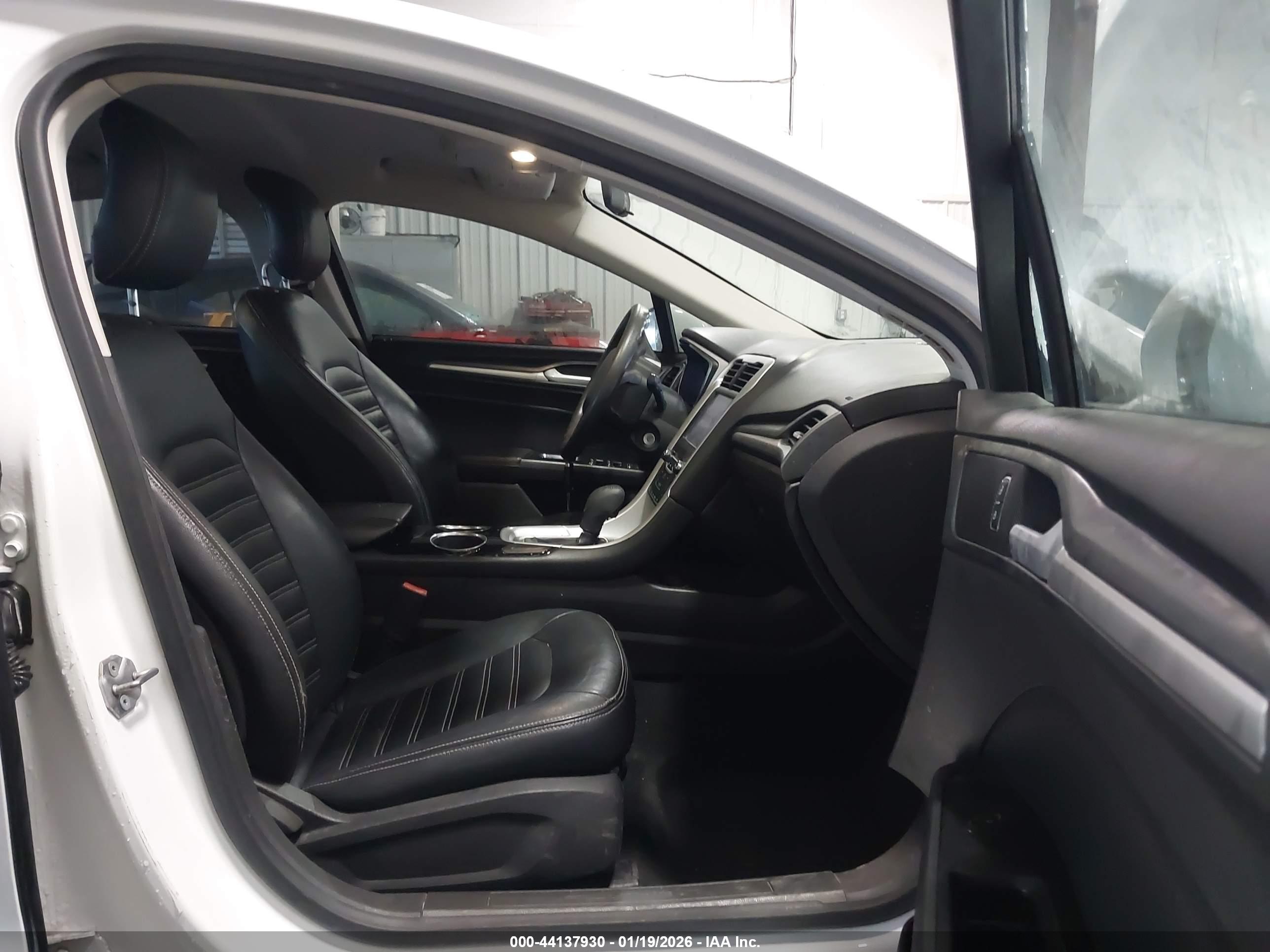 FORD FUSION image 5