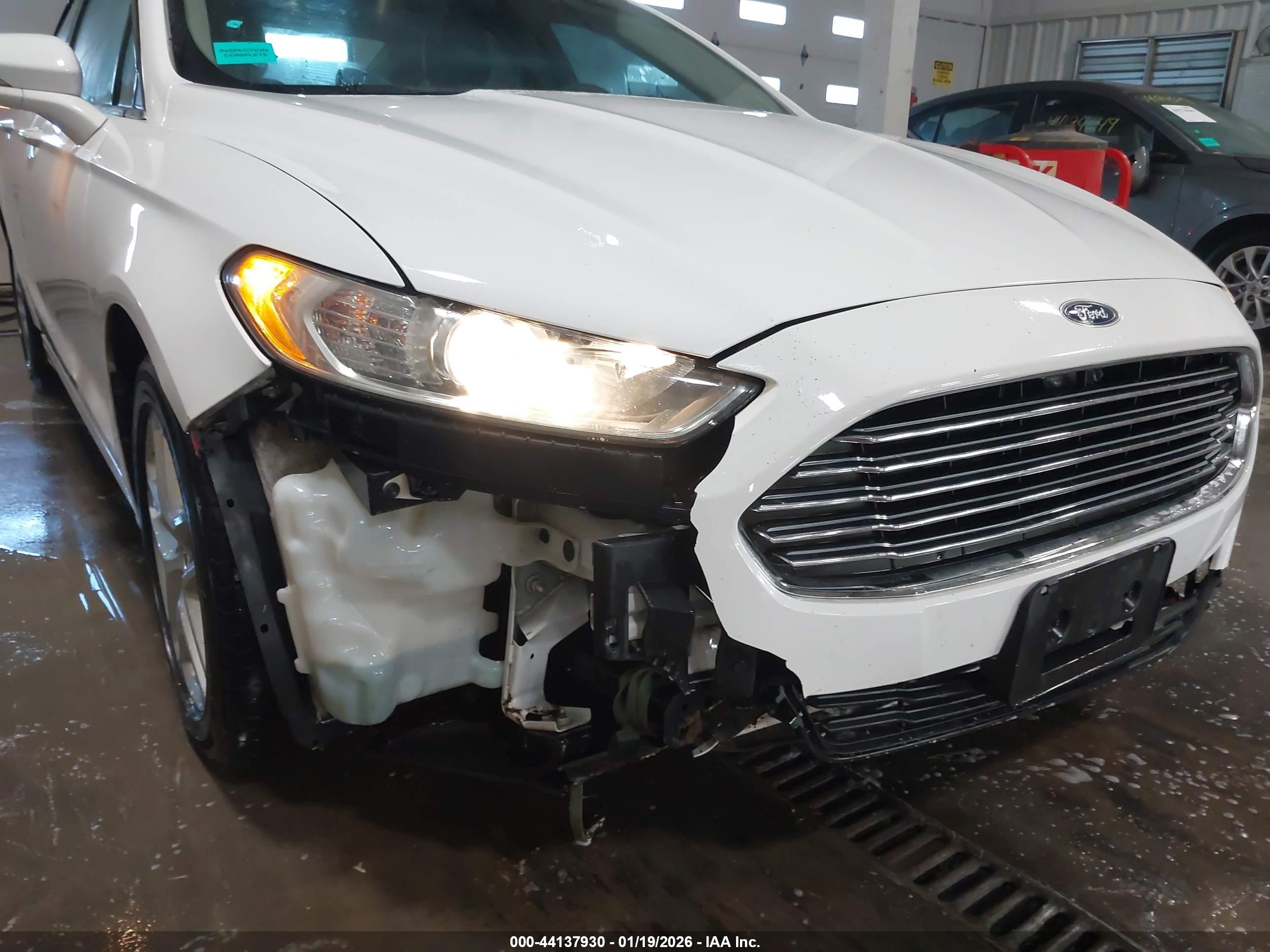 FORD FUSION image 6