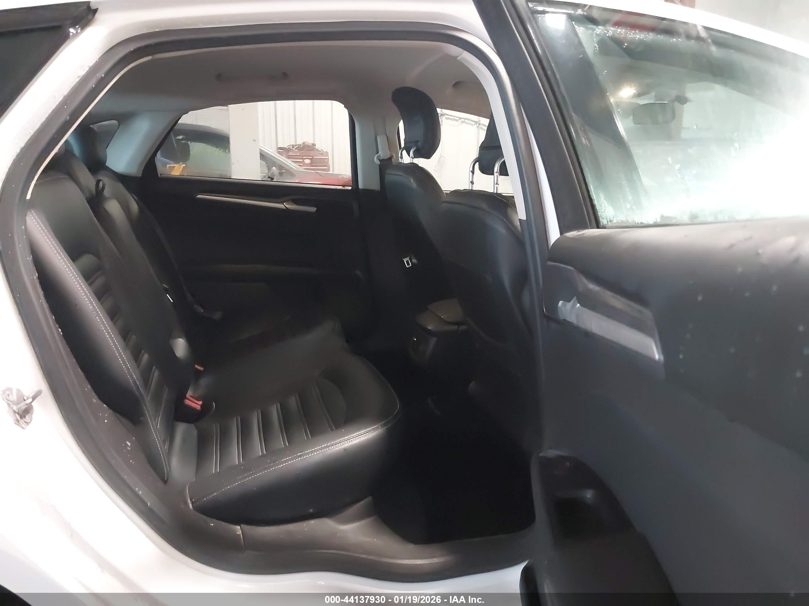 FORD FUSION image 8