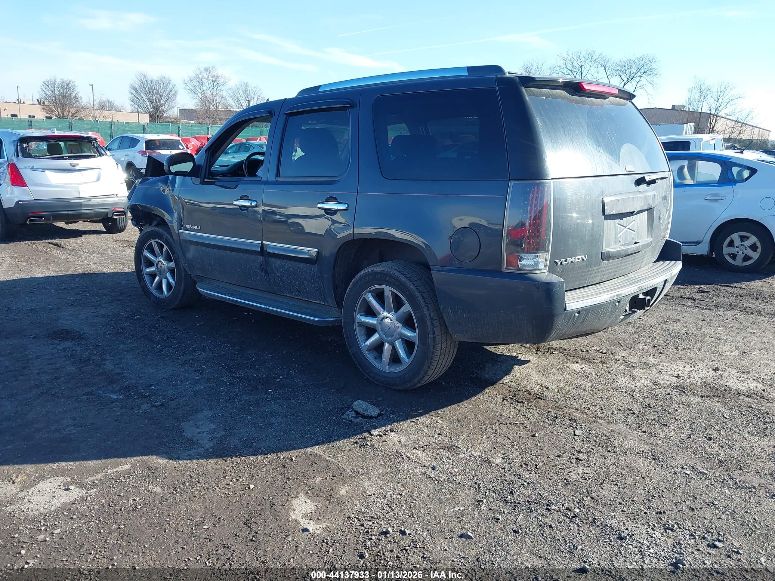 GMC YUKON image 3
