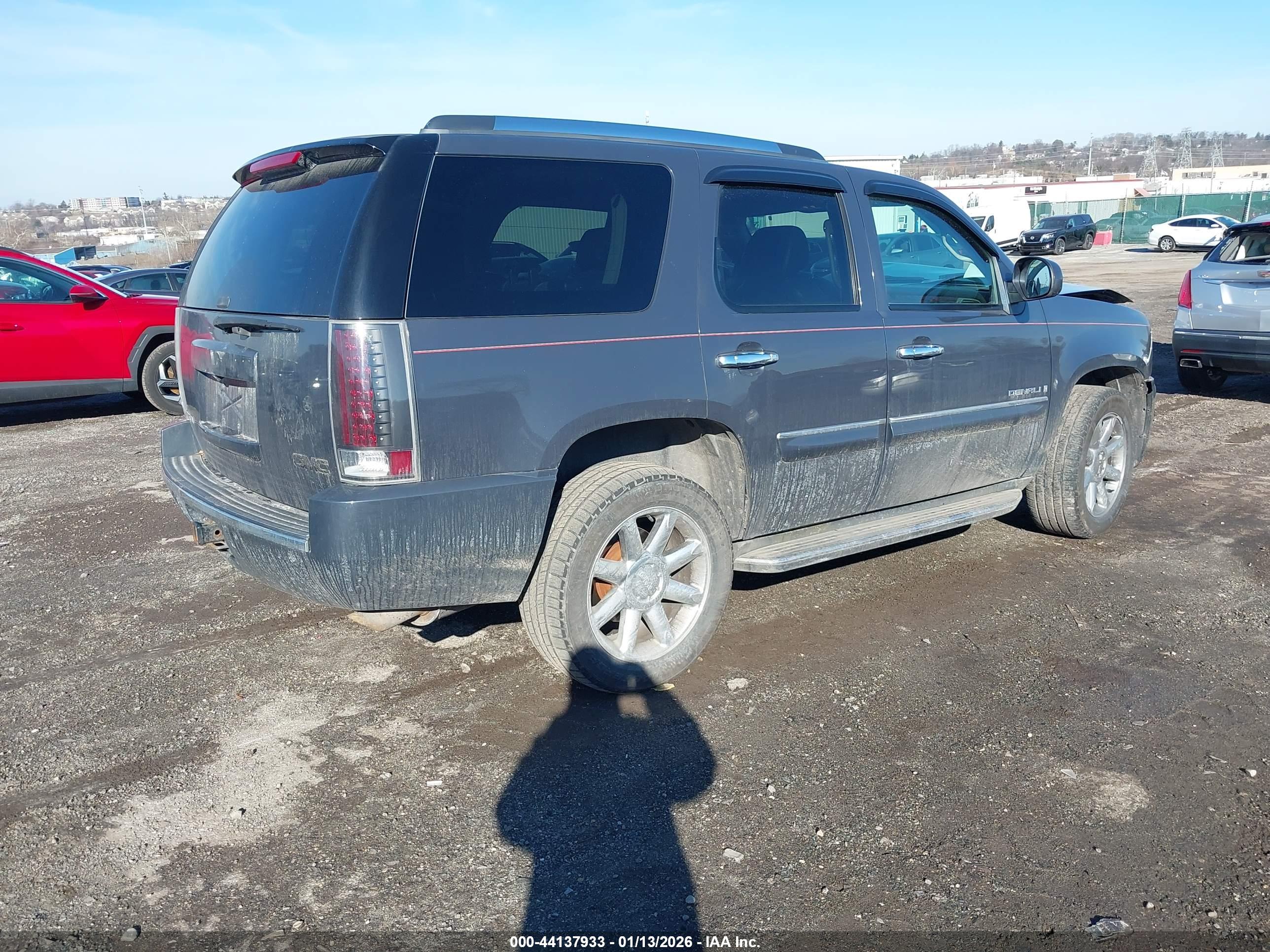 GMC YUKON image 4