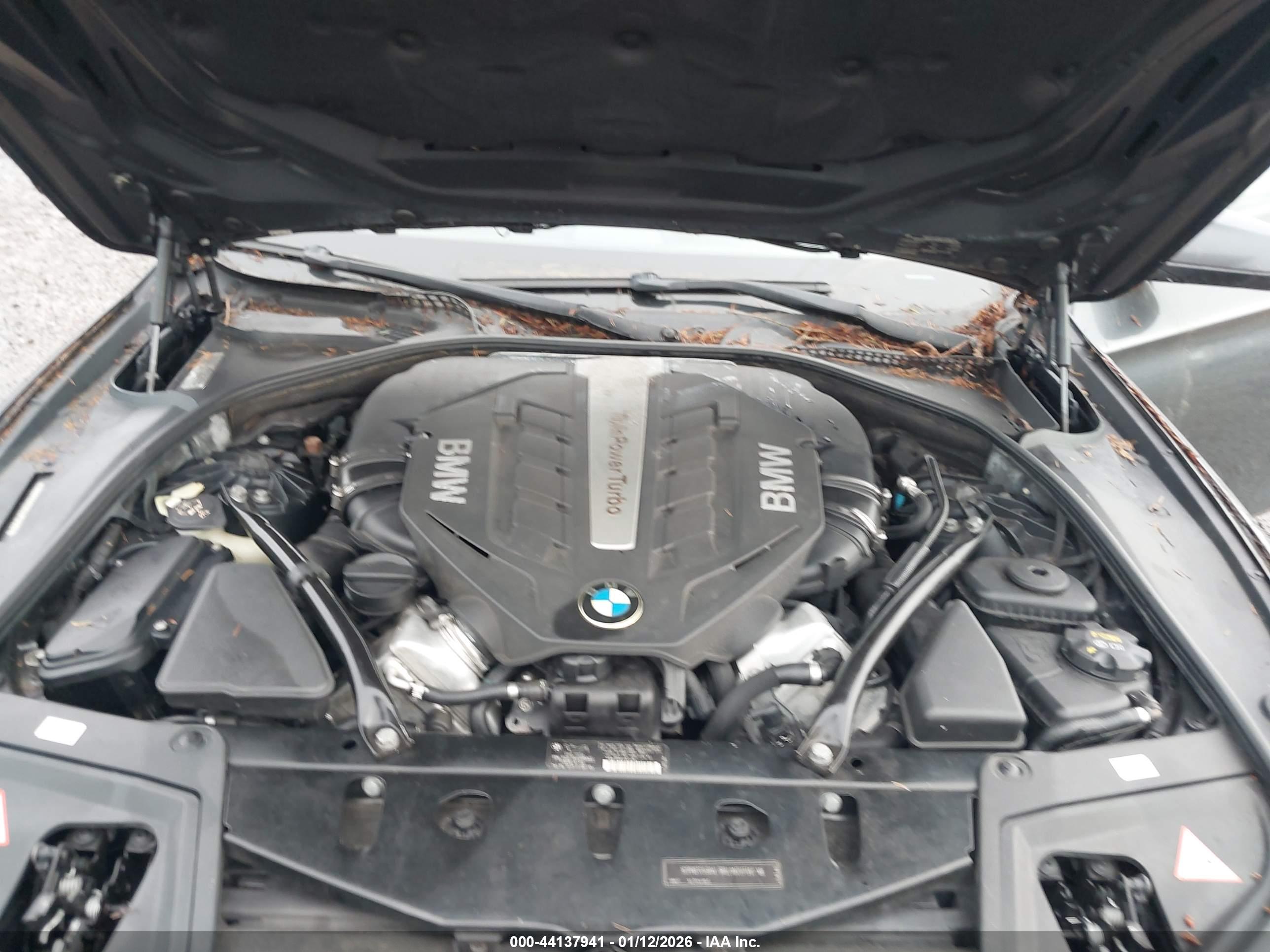 BMW 550I image 10