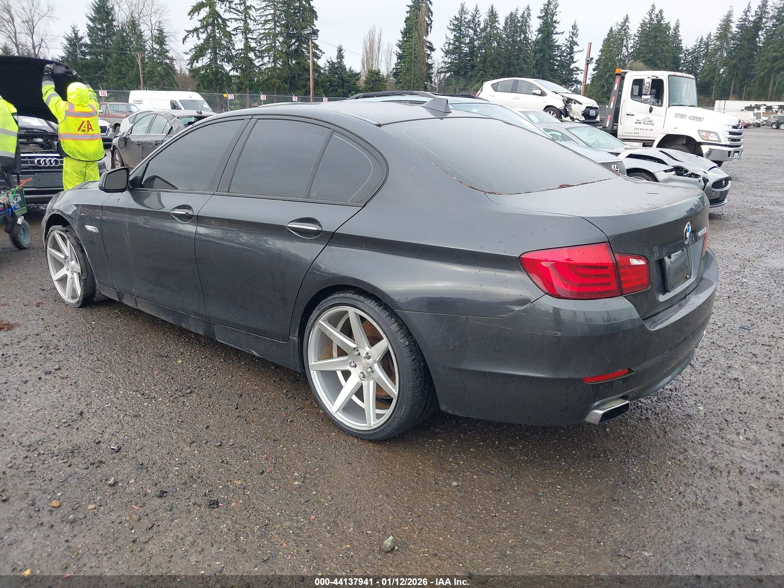 BMW 550I image 3