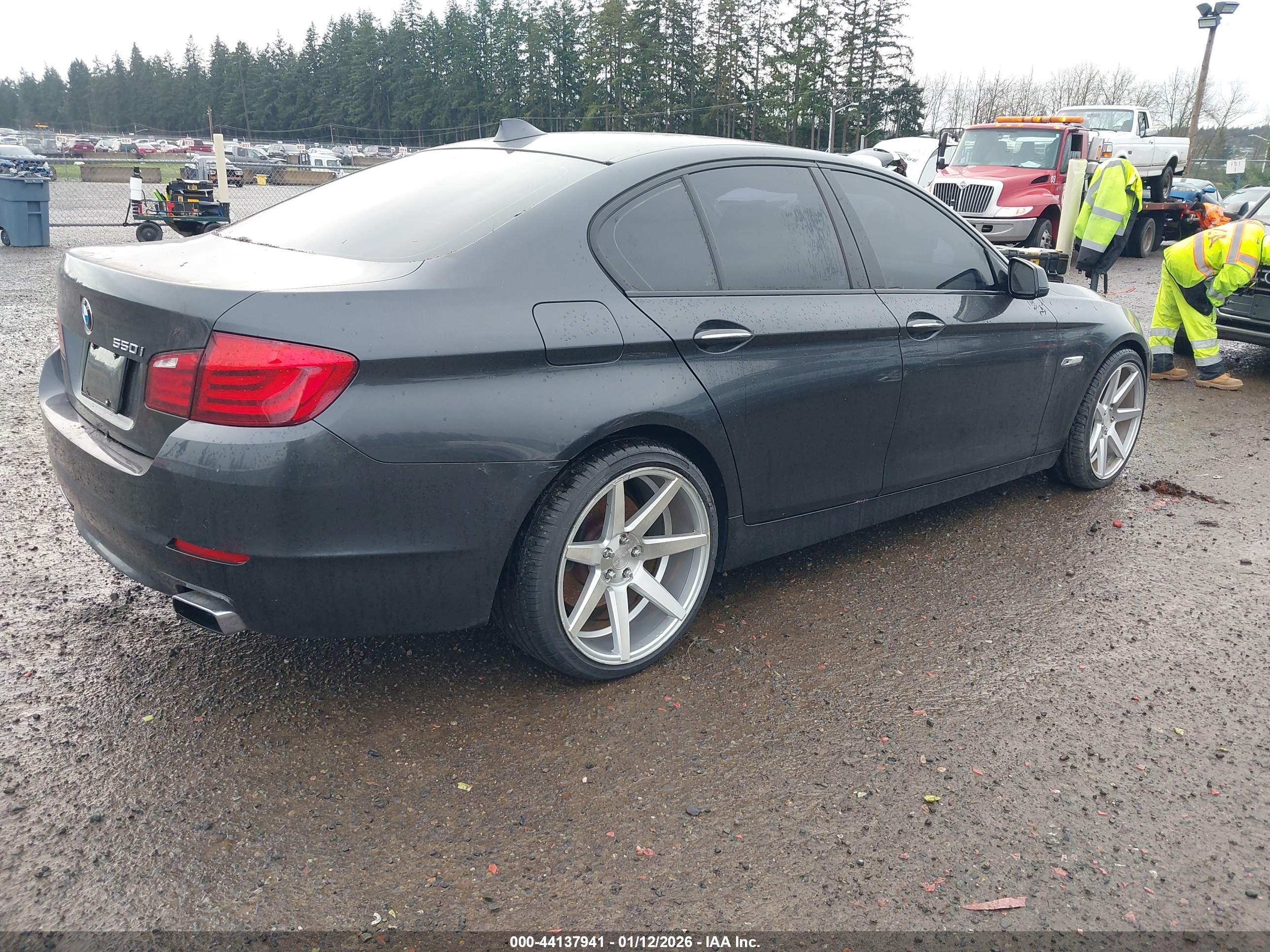 BMW 550I image 4