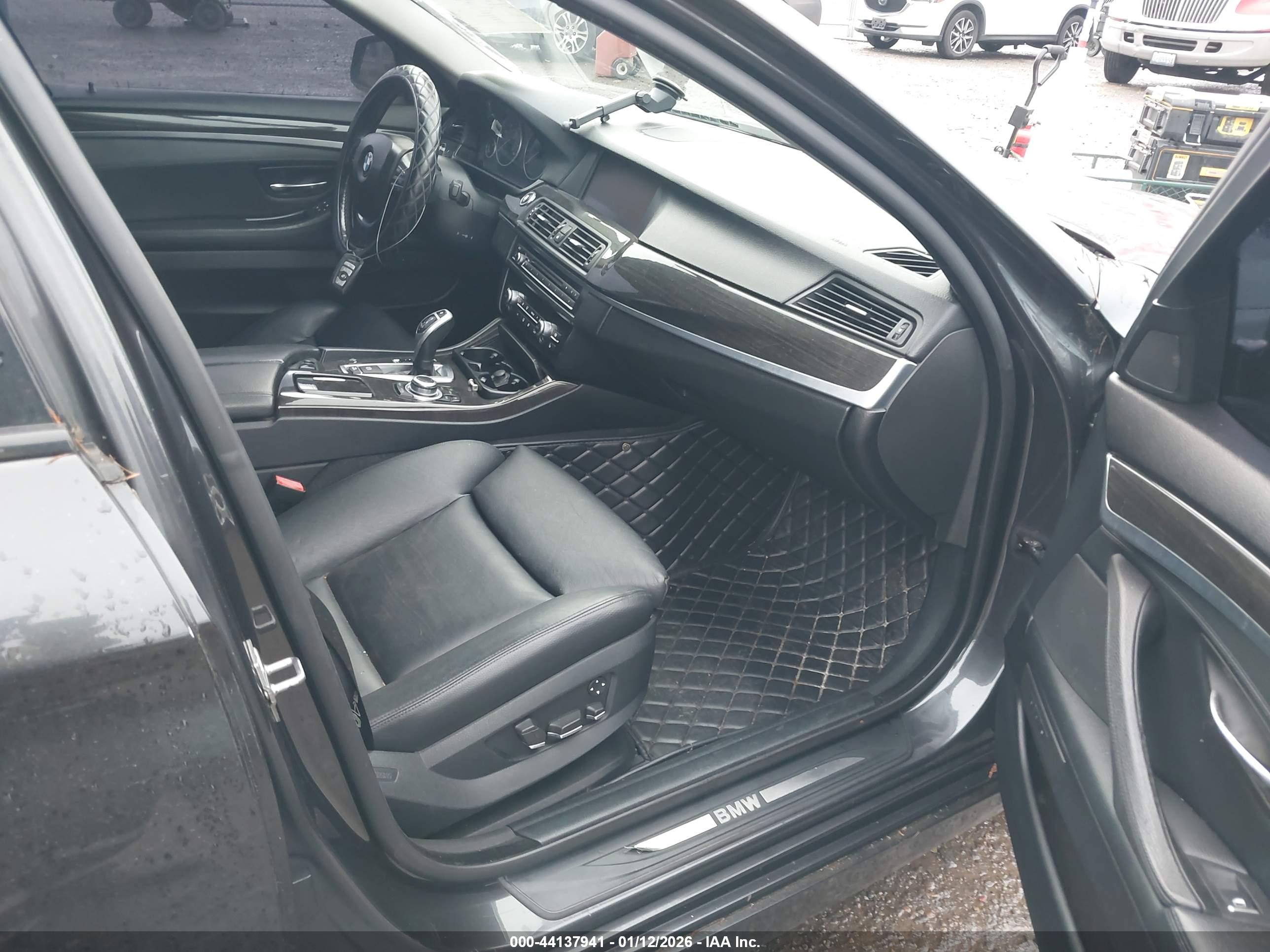 BMW 550I image 5