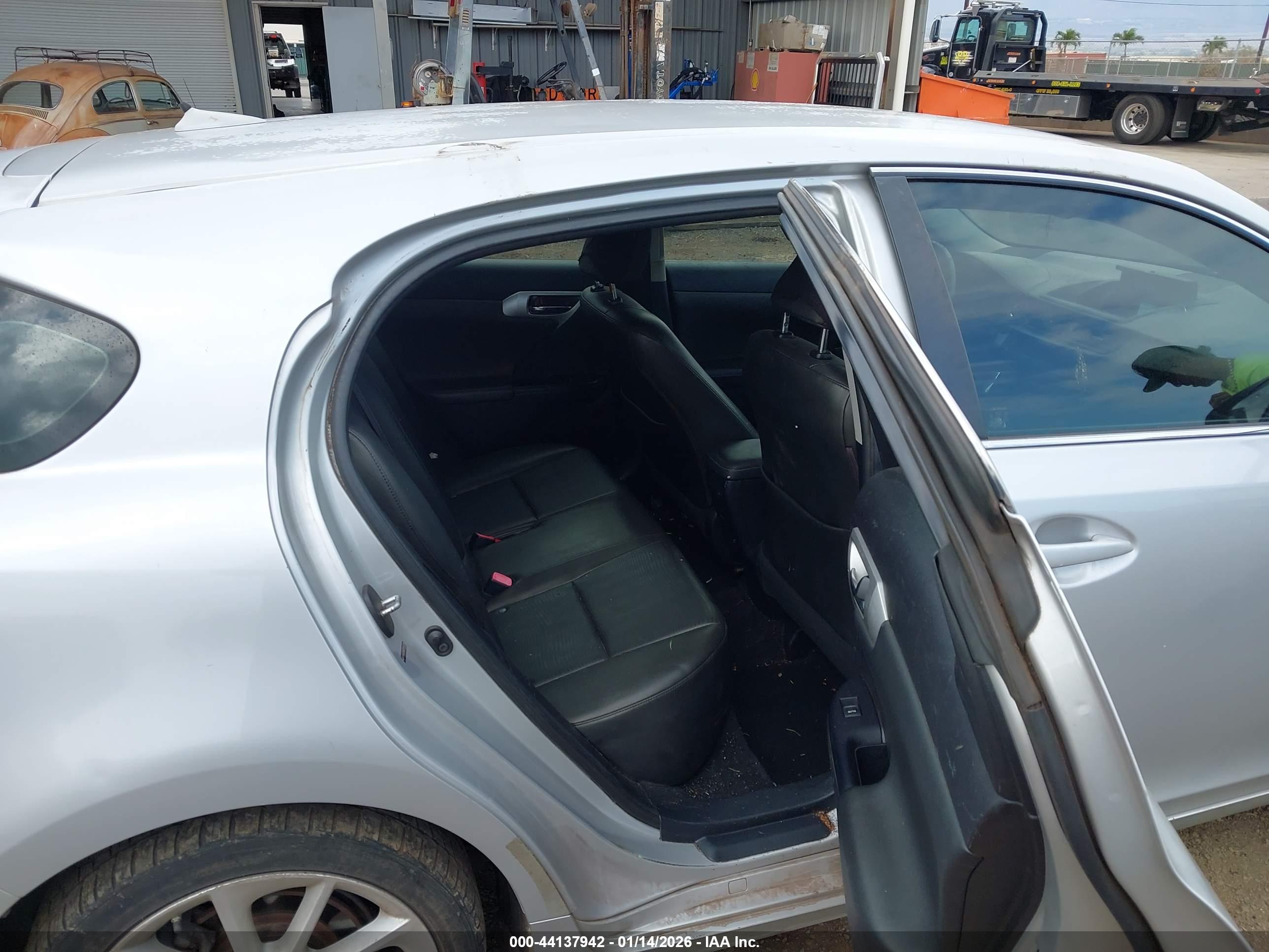 LEXUS CT image 8