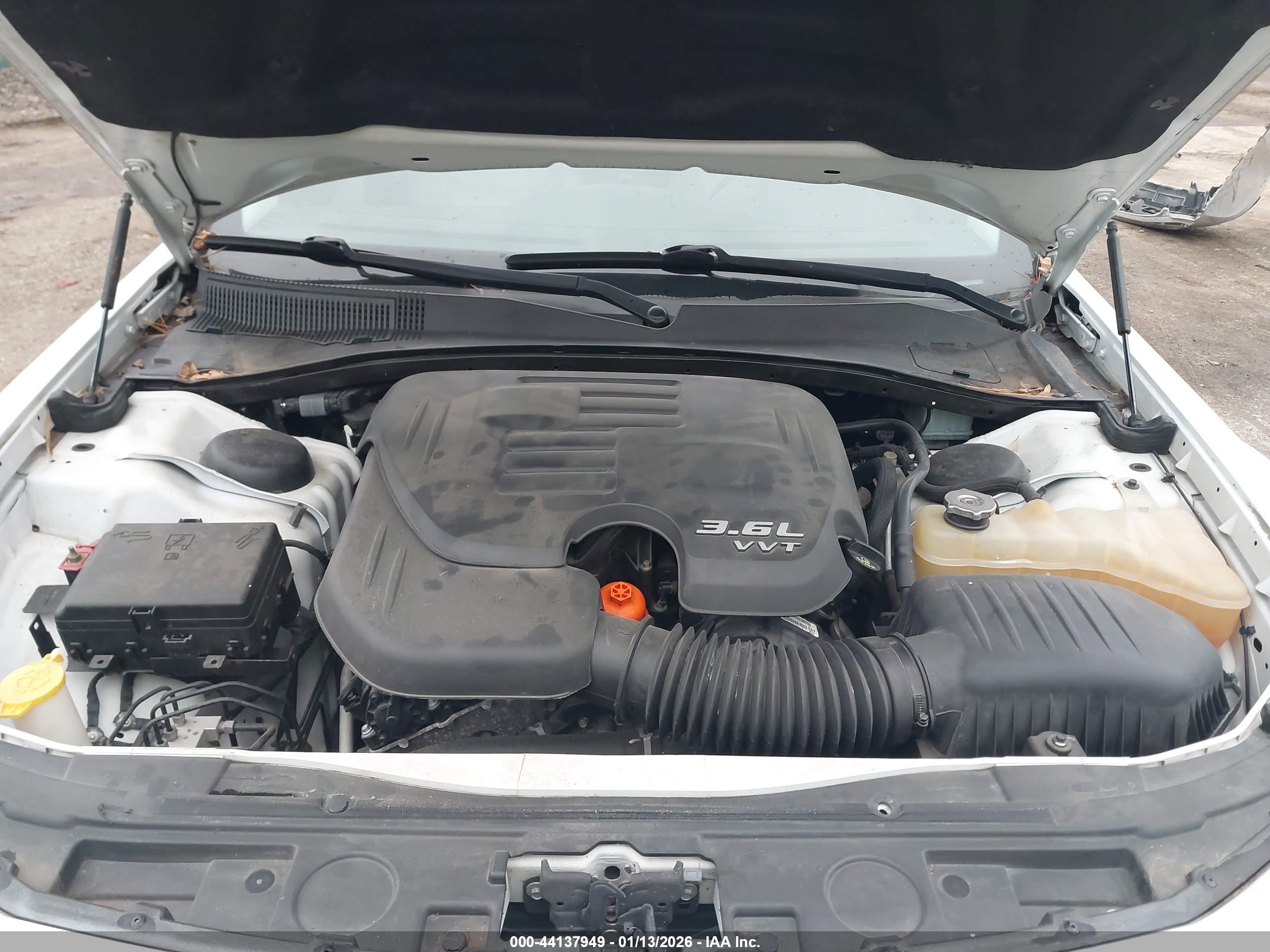 CHRYSLER 300 image 10