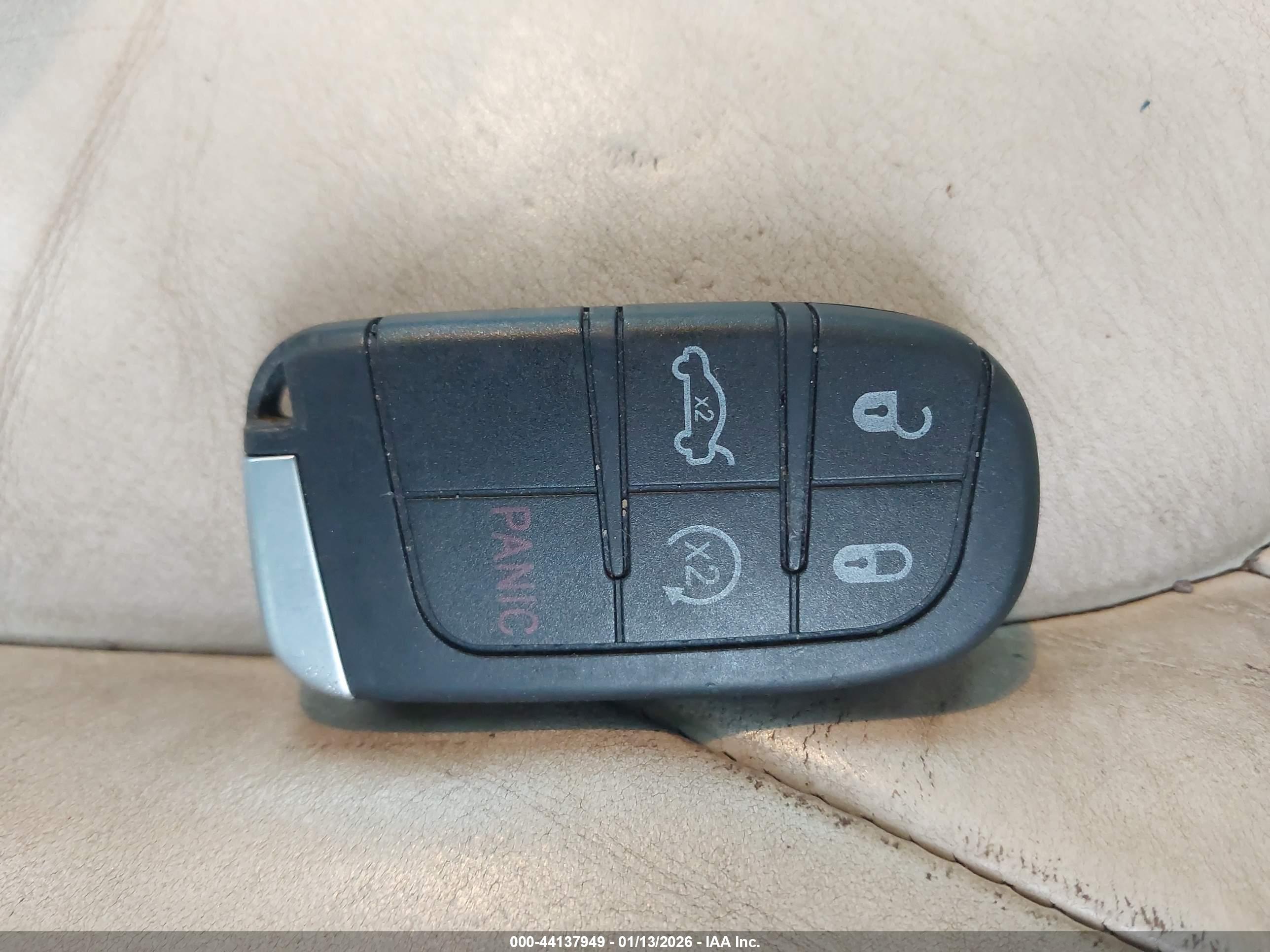 CHRYSLER 300 image 11