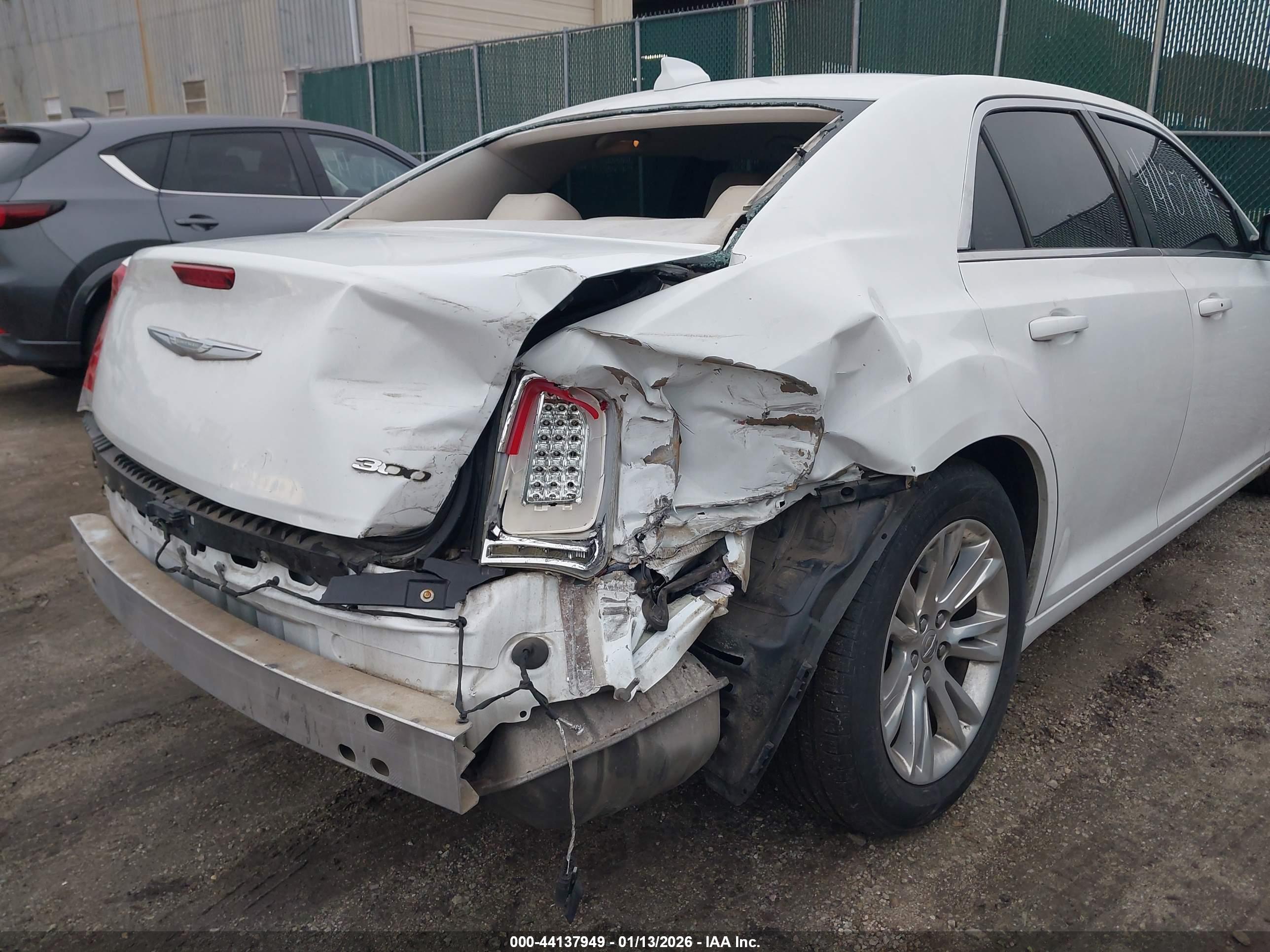CHRYSLER 300 image 6
