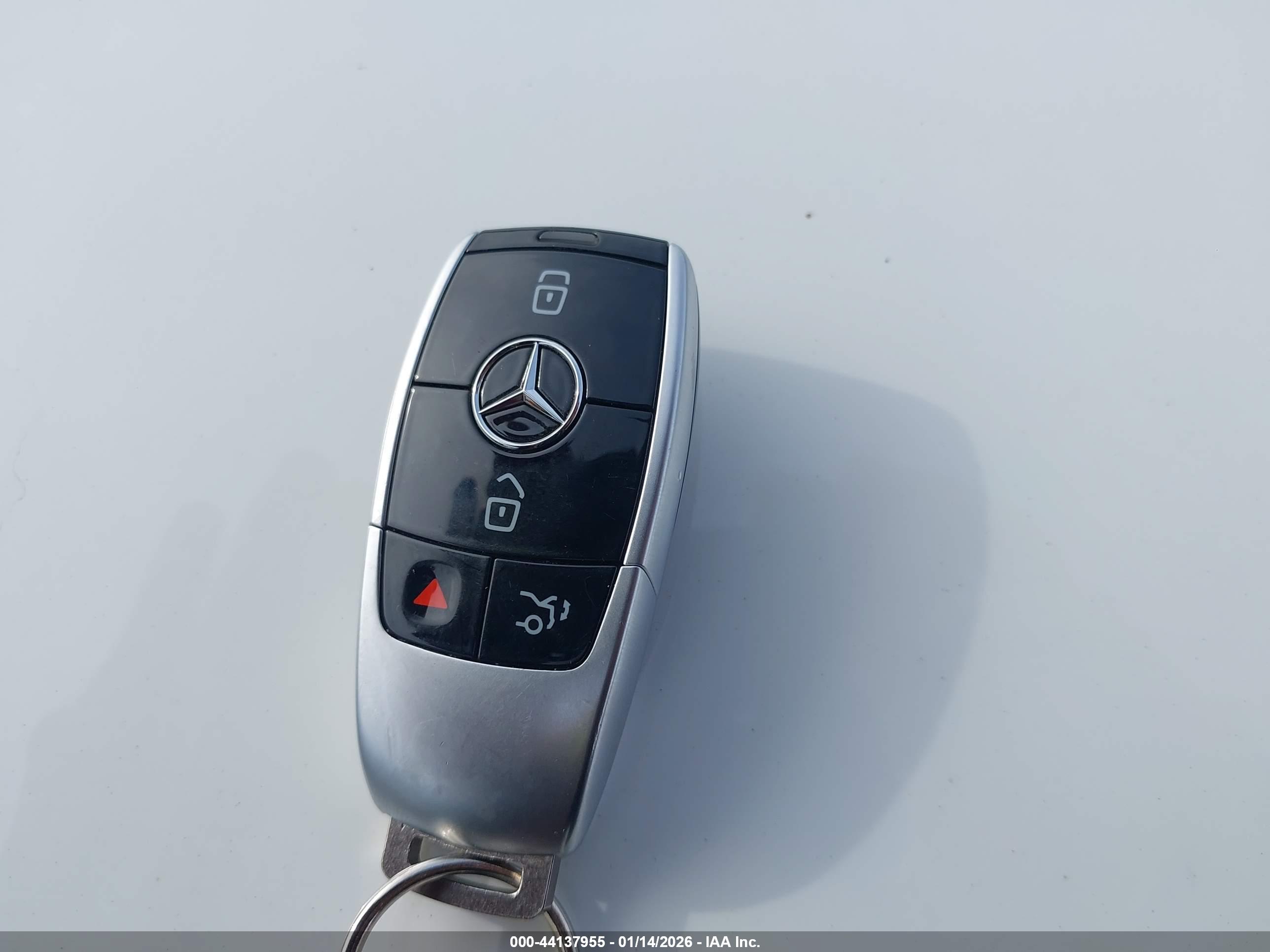 MERCEDES-BENZ E image 11